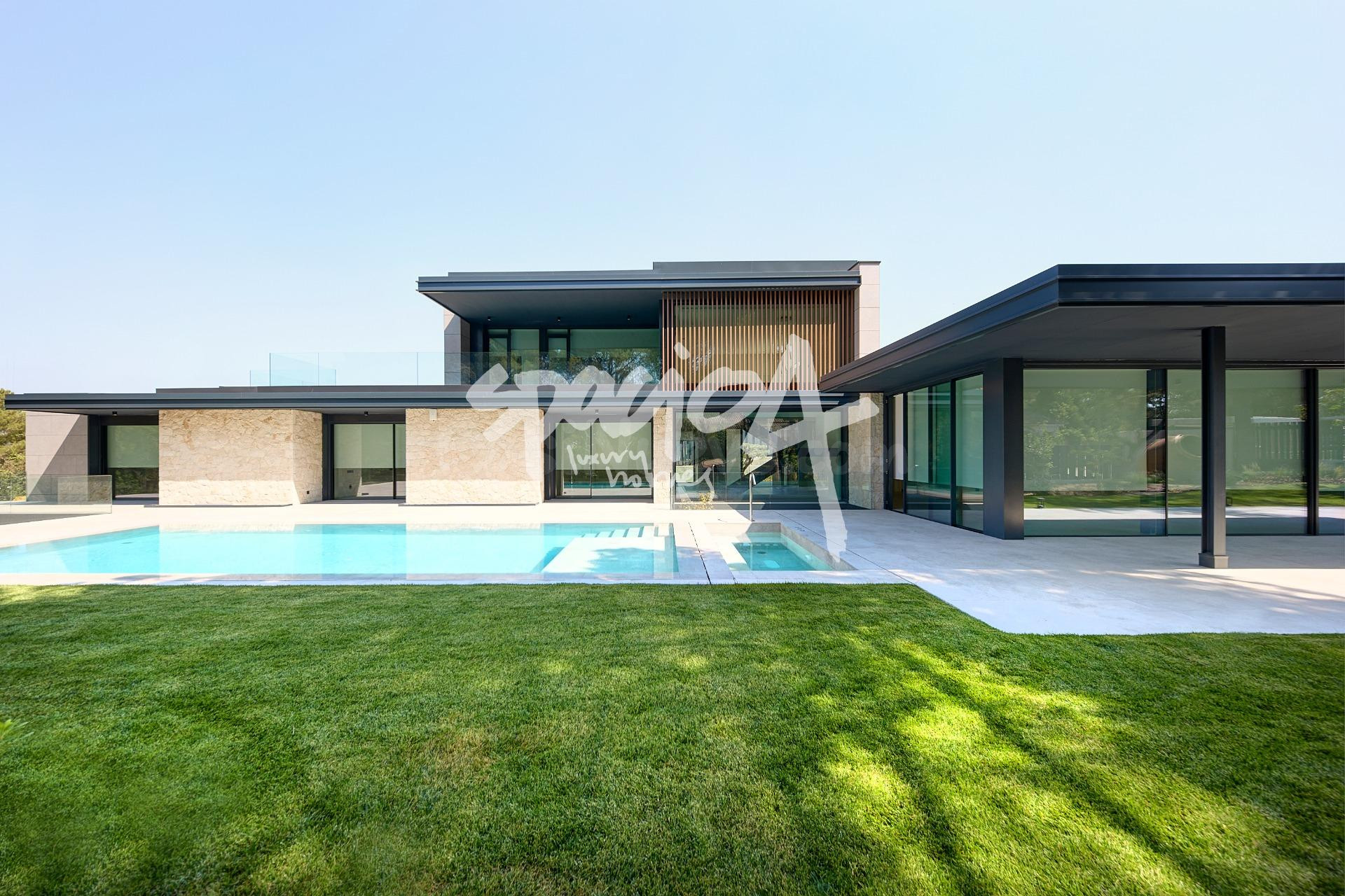 Villa de lujo en venta en Boadilla con piscina privada