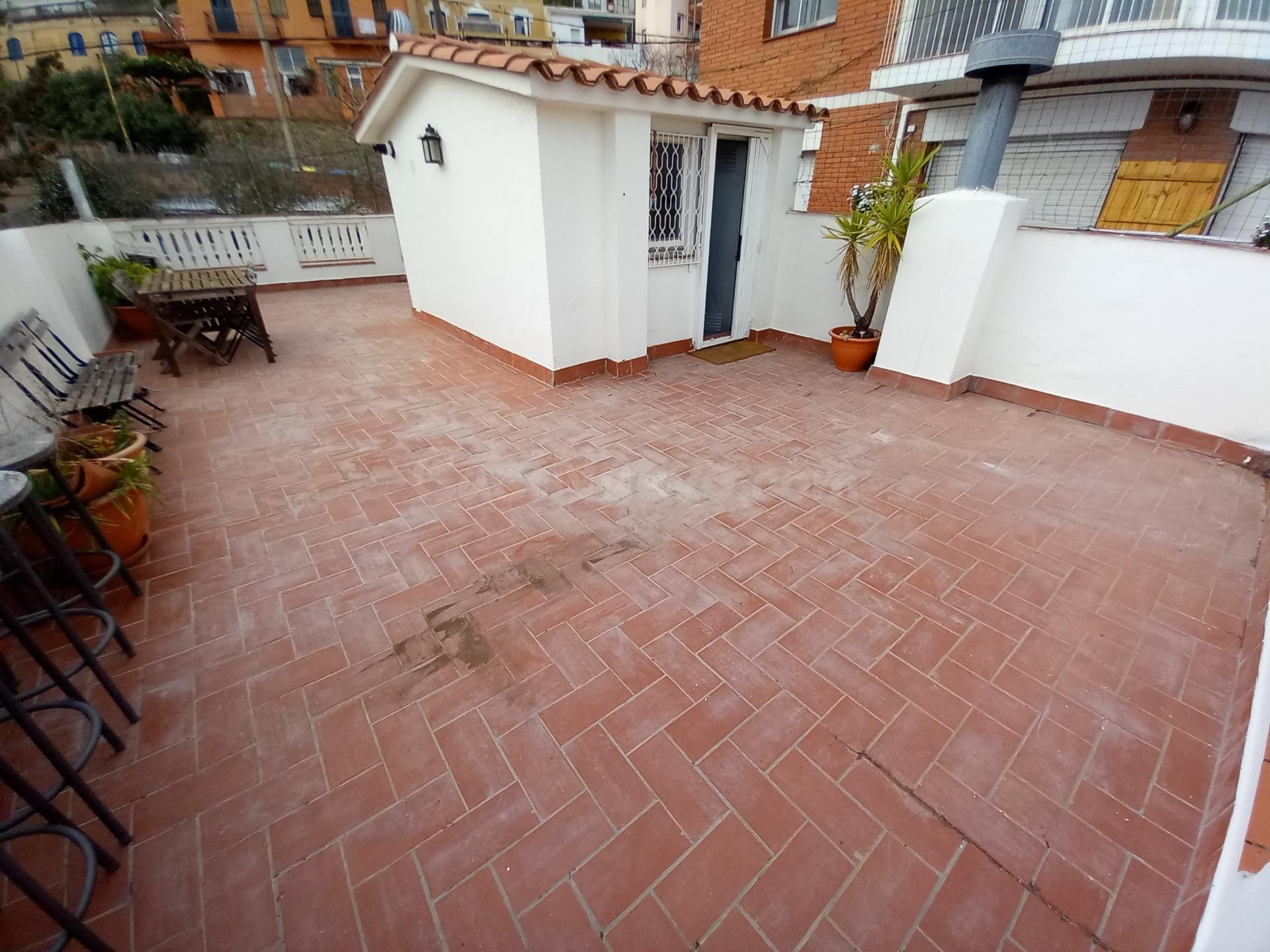 CASA CON TERRAZA DE 60m2 Y PATIO - foto 3