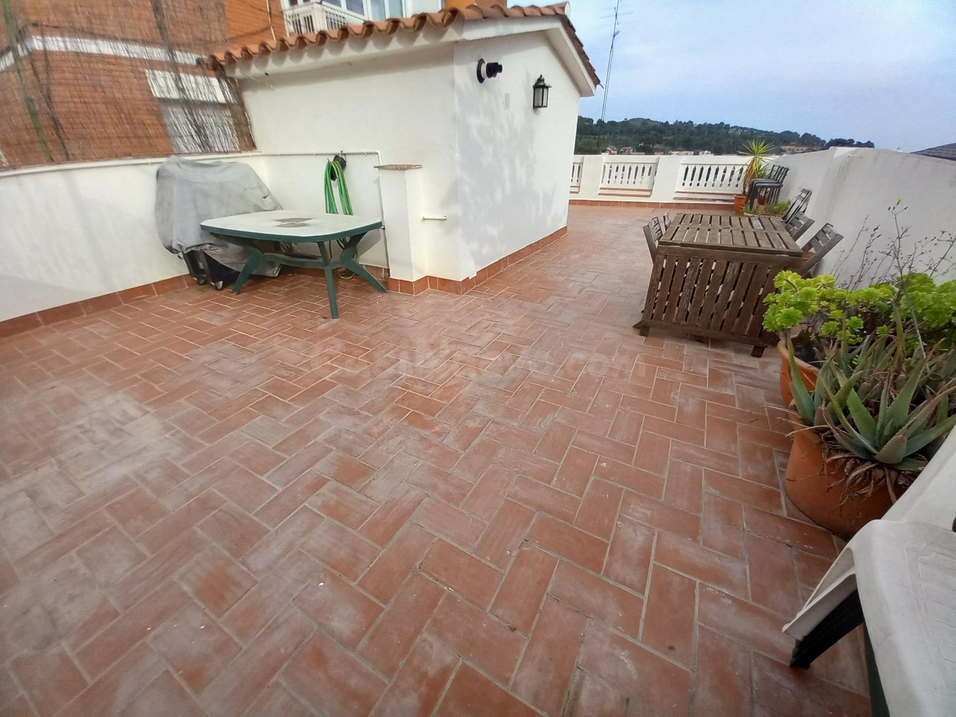 CASA CON TERRAZA DE 60m2 Y PATIO - foto 4
