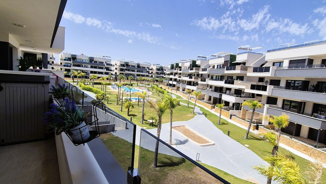 APARTAMENTO DE 3 DORMITORIOS 2 BAÑOS EN PLAYA FLAMENCA ( ORI