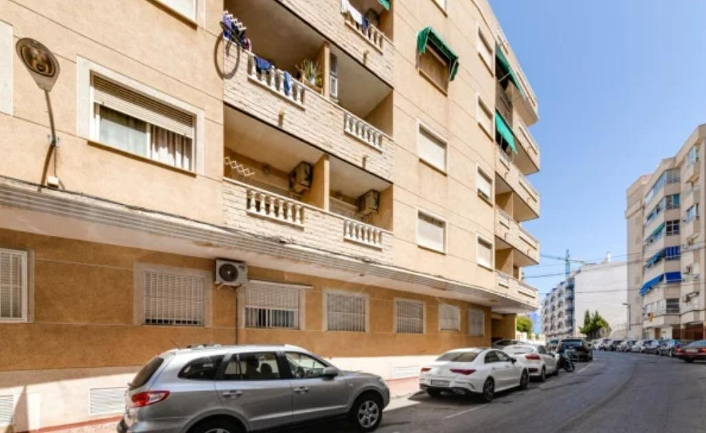 APARTAMENTO EN TORREVIEJA DE 2 DORMITORIOS 2 BAÑOS (PLAYA DE - foto 2