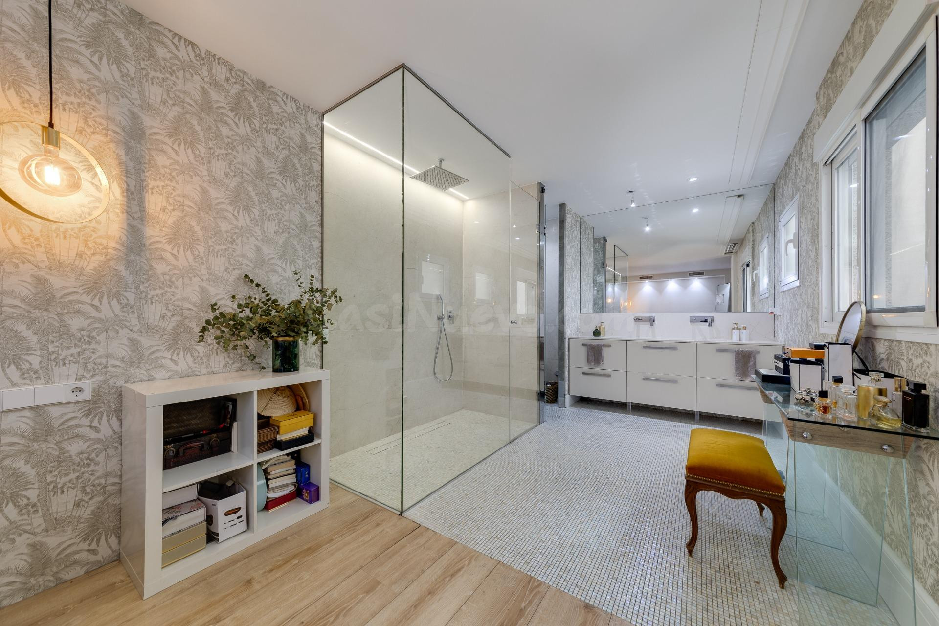 EXCLUSIVA VIVIENDA DE 250M2 EN DOS PLANTAS, CENTRICA Y A 200