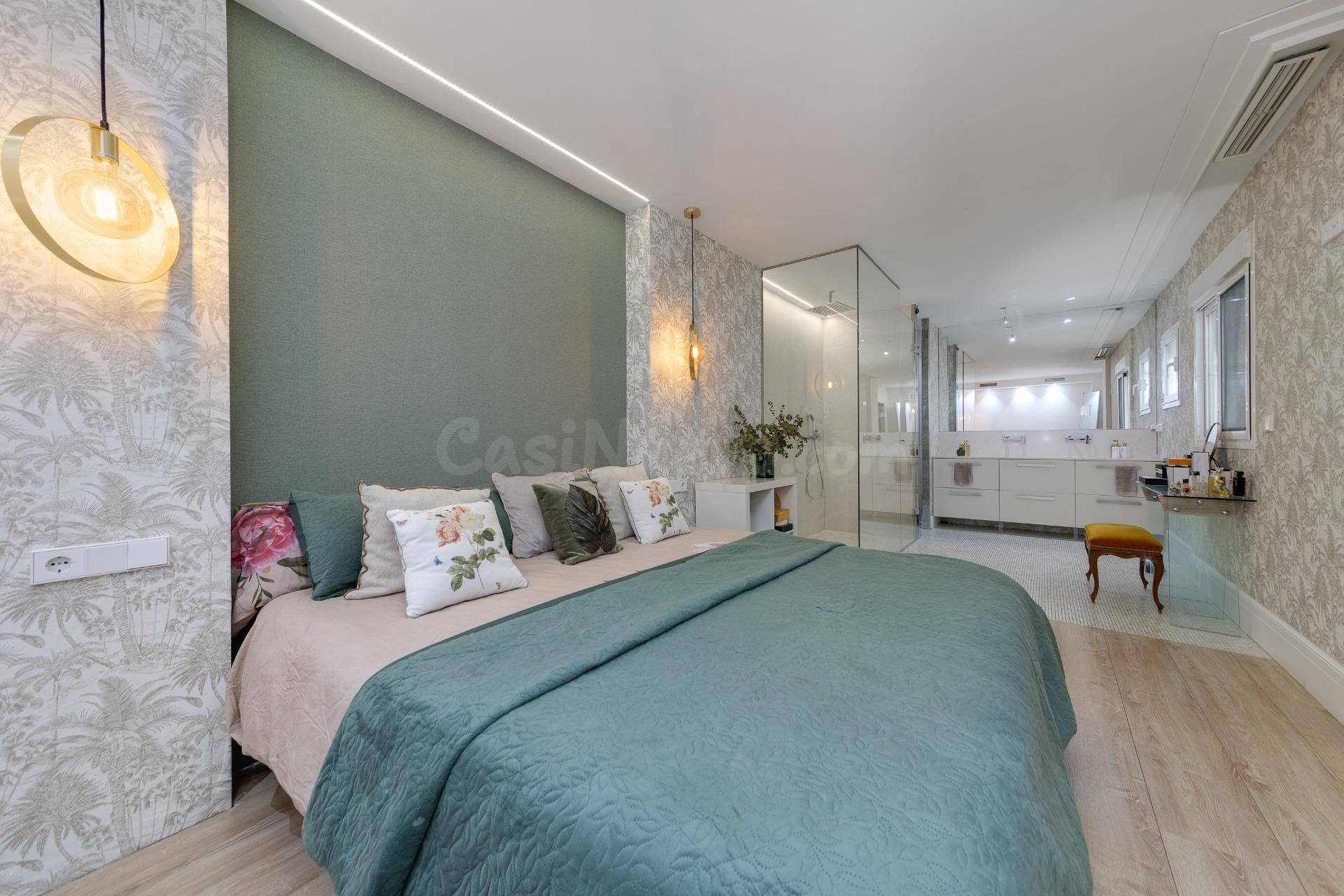 EXCLUSIVA VIVIENDA DE 250M2 EN DOS PLANTAS, CENTRICA Y A 200 - foto 2