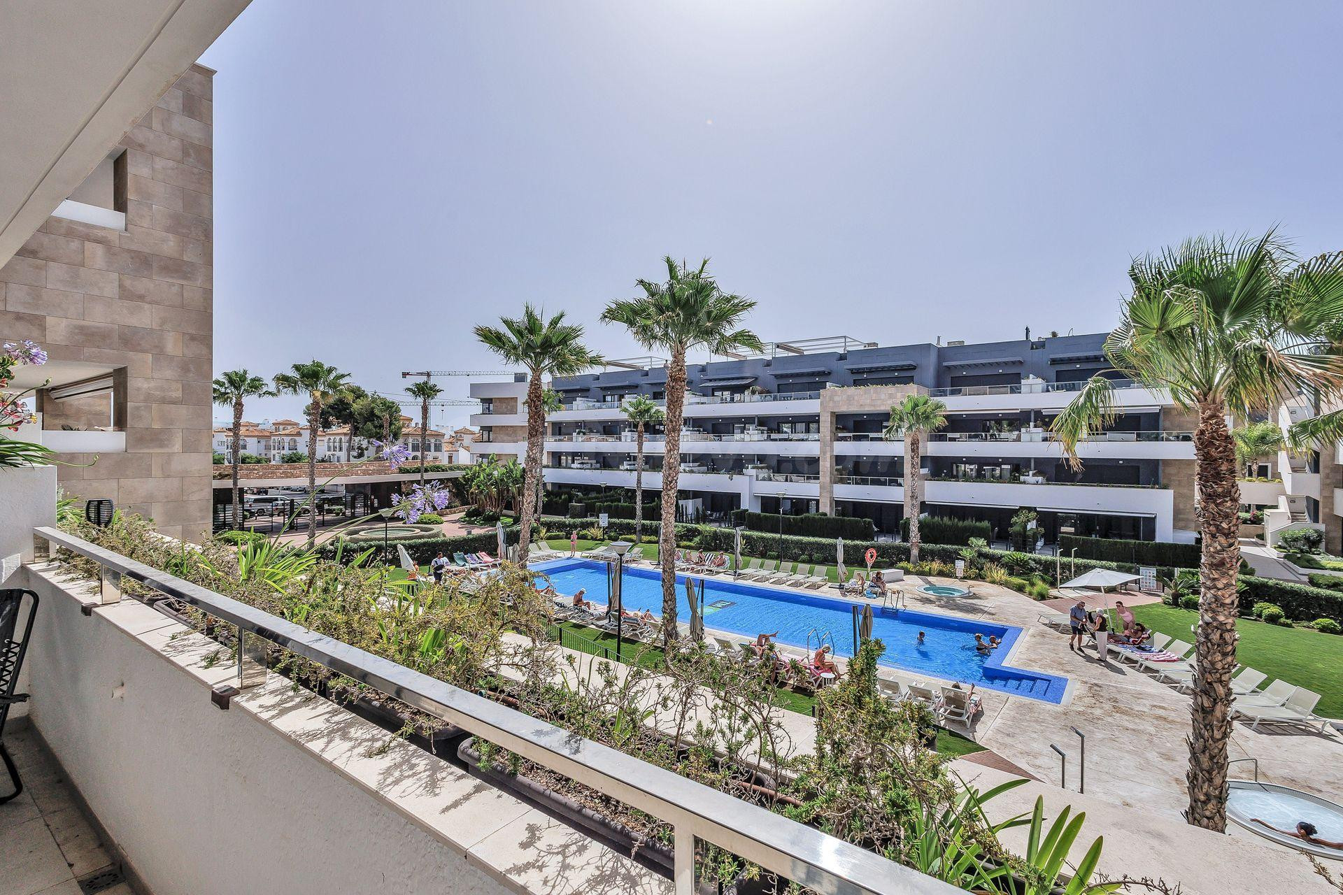 Apartamento de 3 dormitorios en Playa Flamenca - foto 2