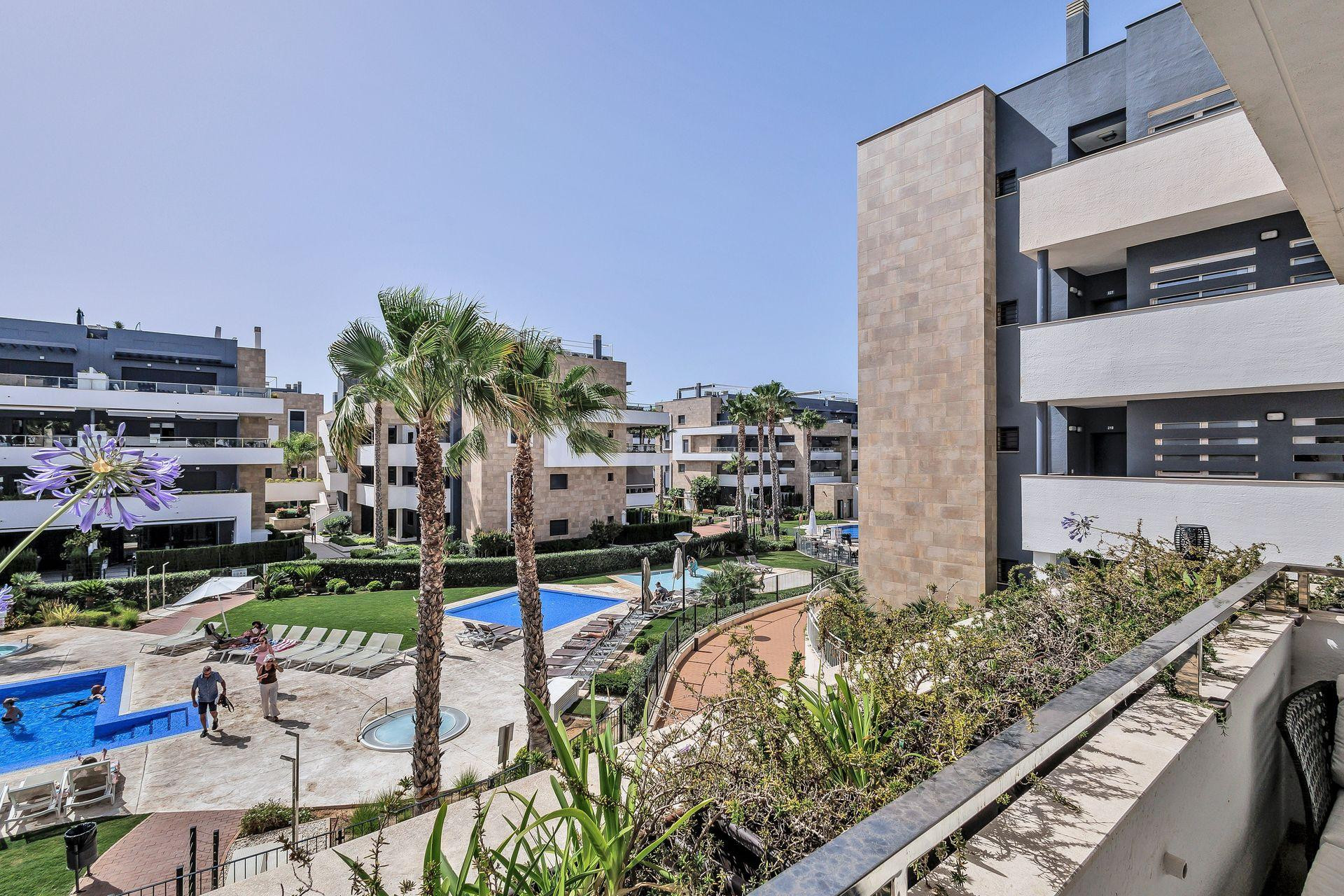 Apartamento de 3 dormitorios en Playa Flamenca - foto 3