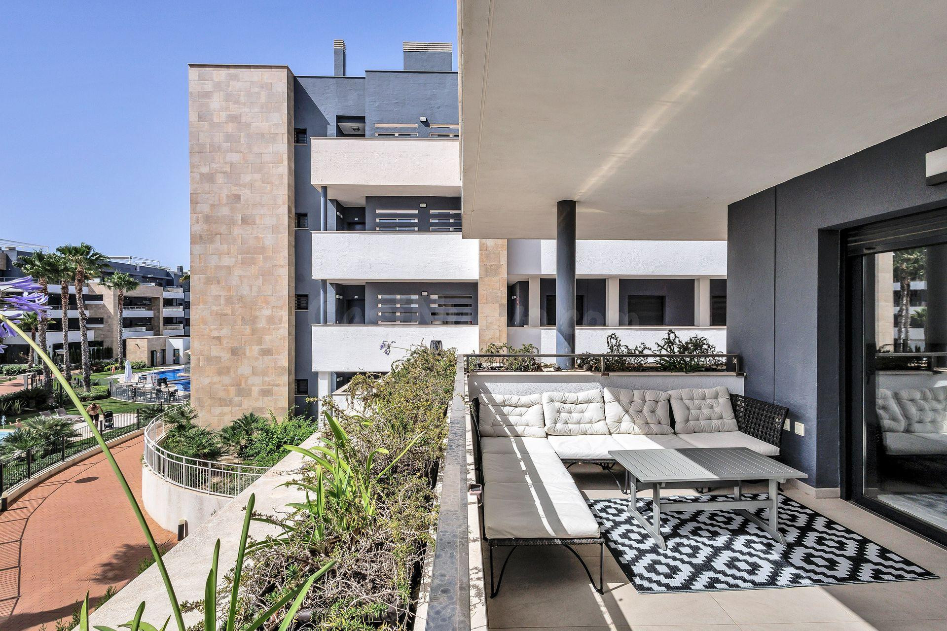 Apartamento de 3 dormitorios en Playa Flamenca - foto 4