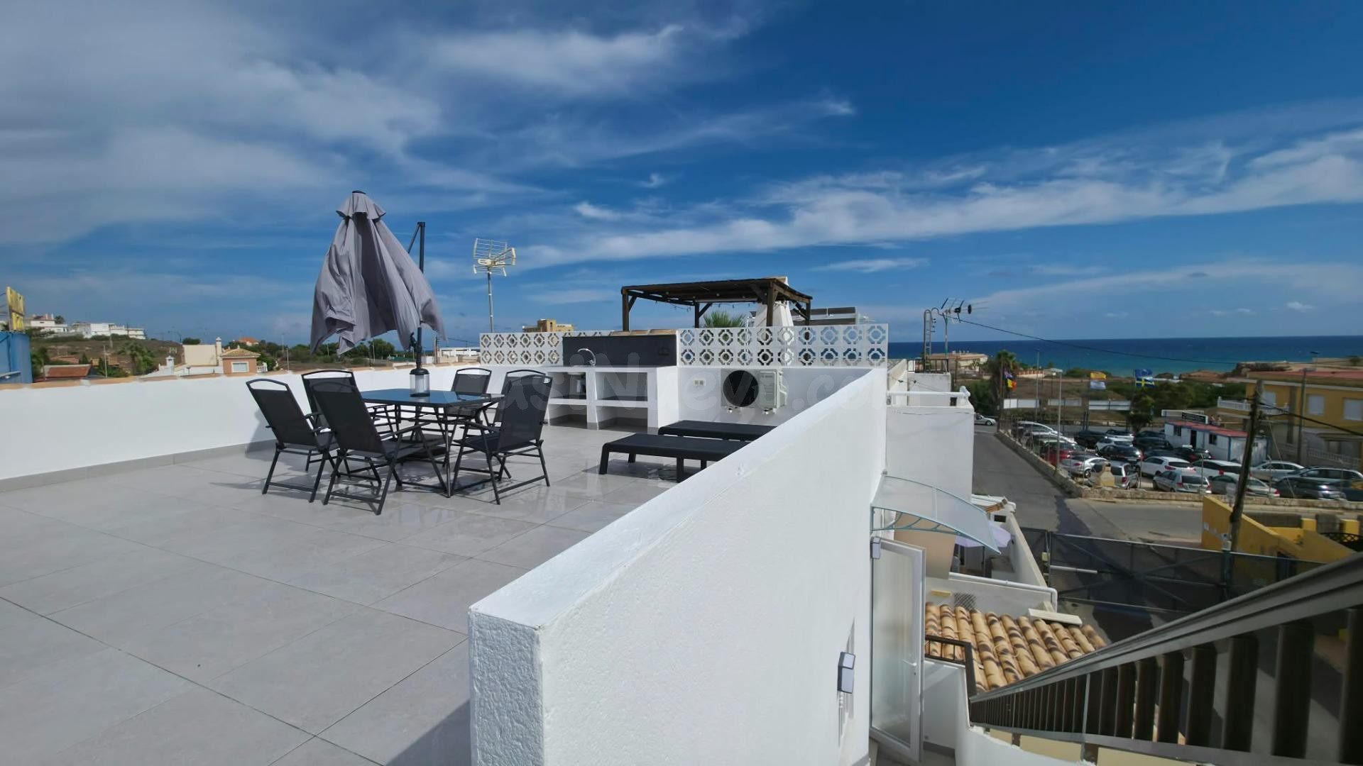 Encantador Bungalow Totalmente Reformado Con Vistas Al Mar ! - foto 4