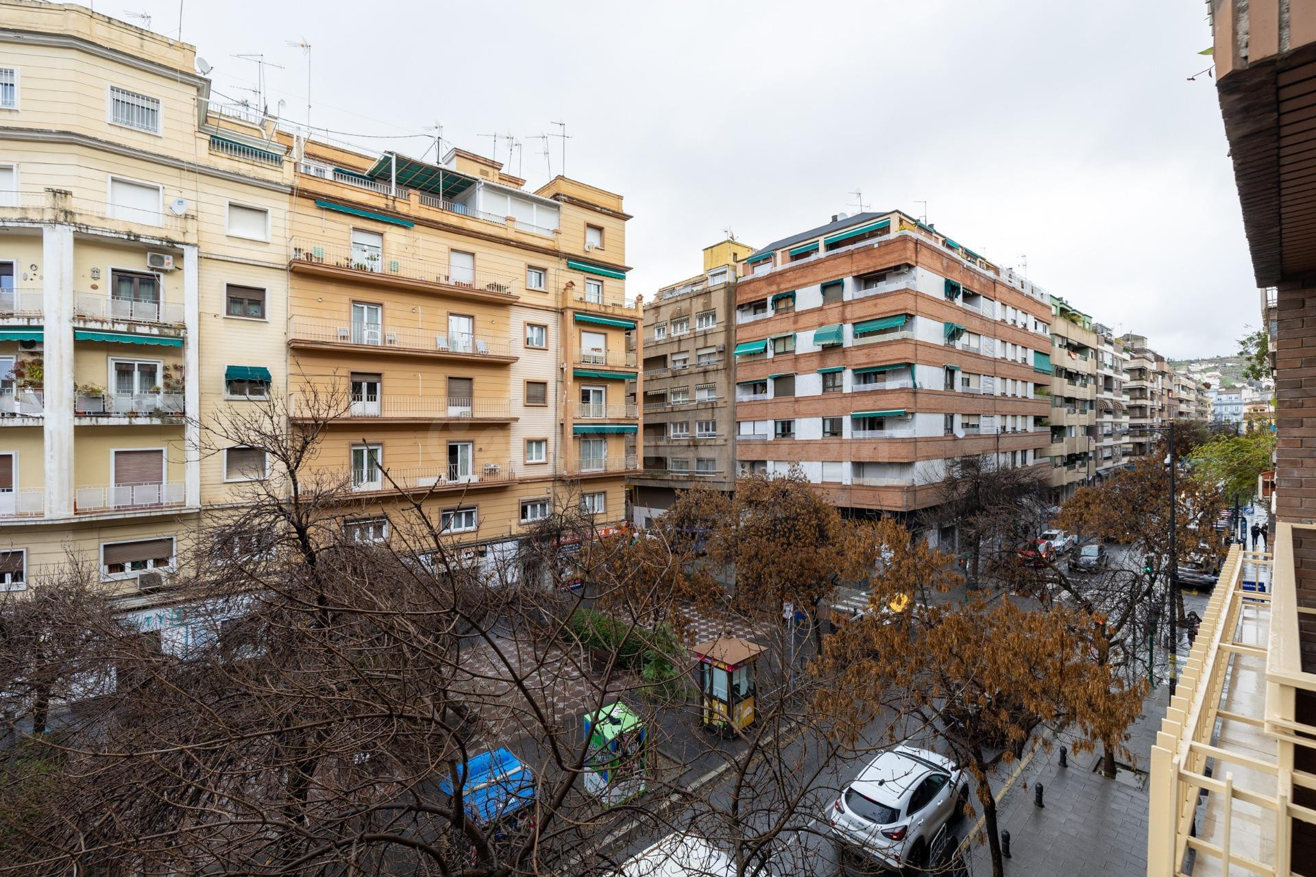 TU NUEVO PISO EN ALHAMAR TE ESTA ESPERANDO - foto 5