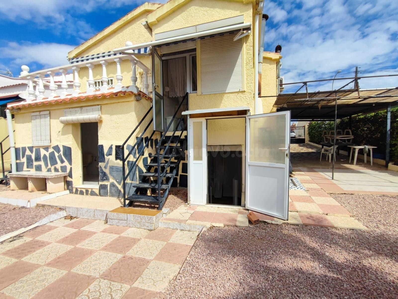 ESTUPENDA VILLA EN URBANIZACION LA MARINA
