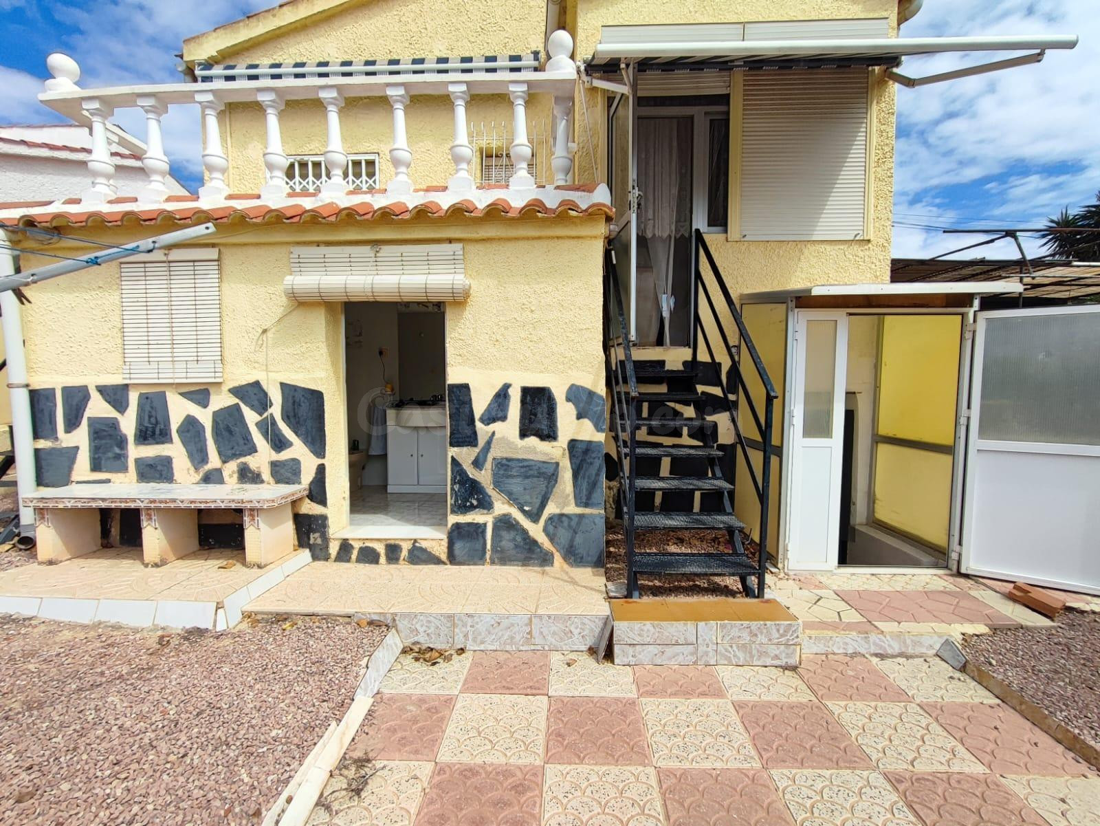 ESTUPENDA VILLA EN URBANIZACION LA MARINA - foto 2