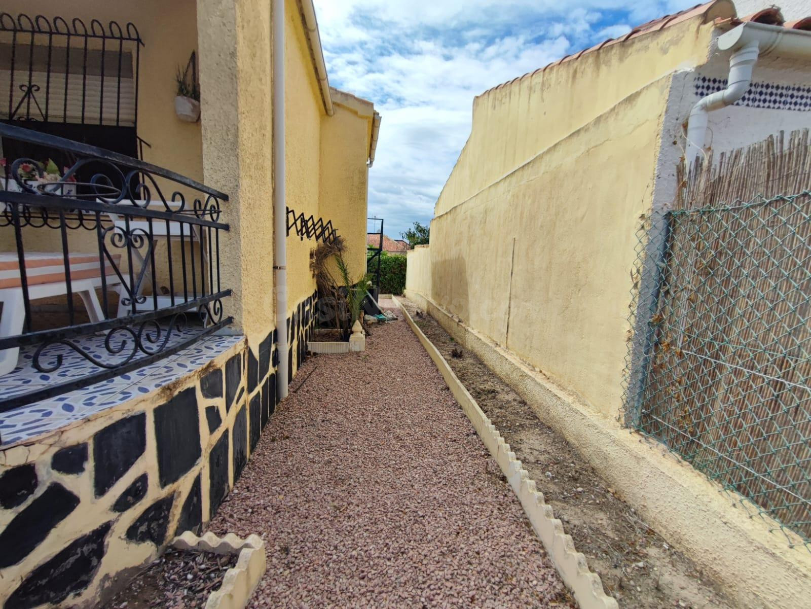 ESTUPENDA VILLA EN URBANIZACION LA MARINA - foto 3