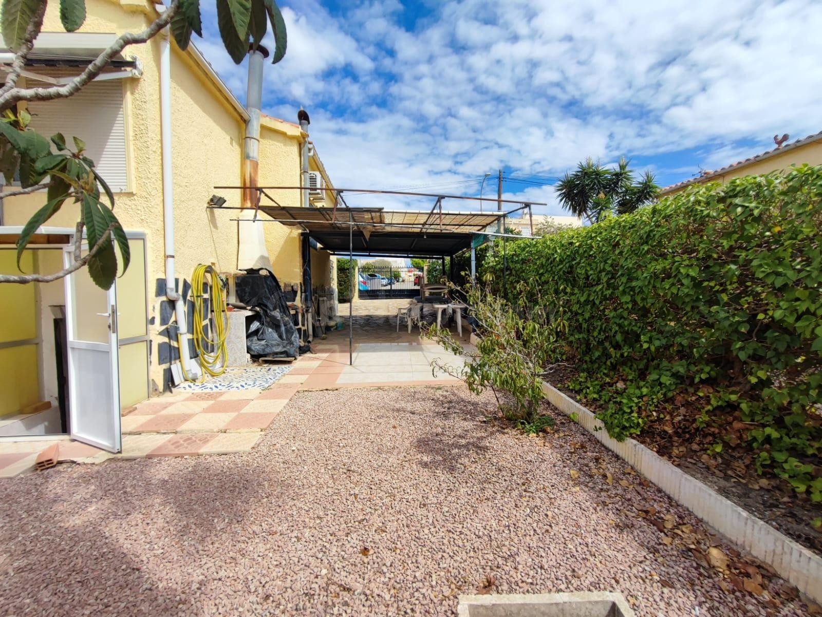 ESTUPENDA VILLA EN URBANIZACION LA MARINA - foto 4
