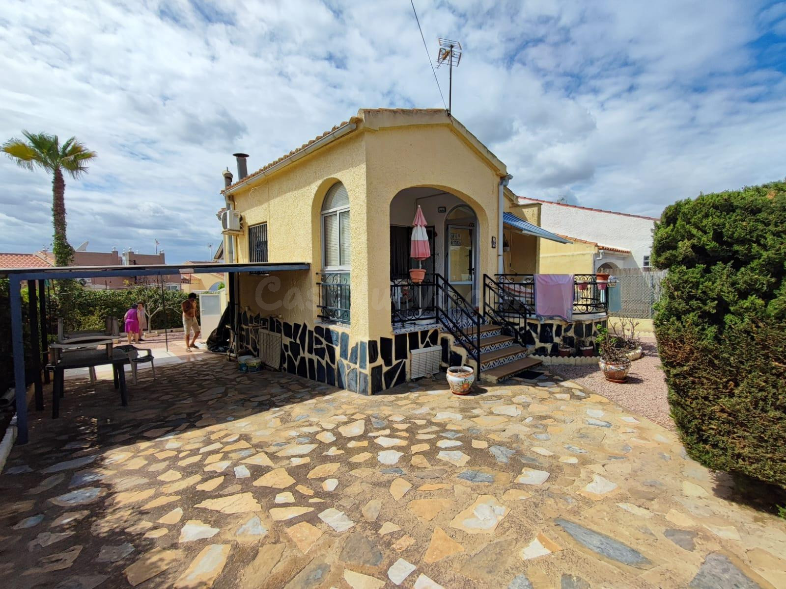ESTUPENDA VILLA EN URBANIZACION LA MARINA - foto 5