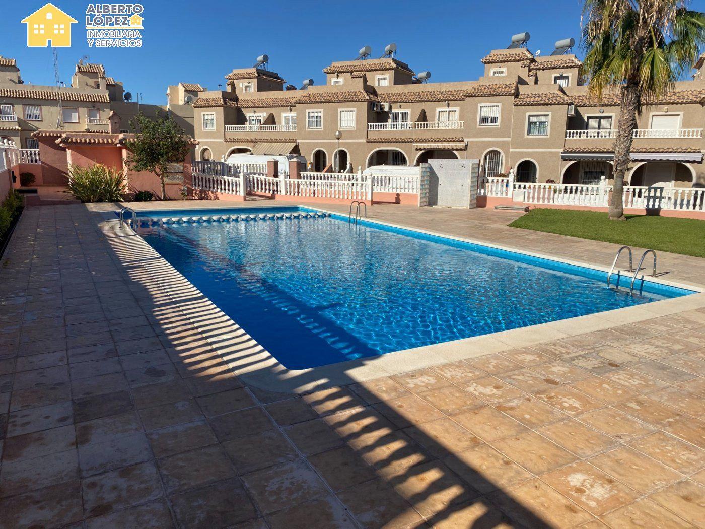 Bungalow en alquiler con terraza y solárium en Gran Alacant - foto 3