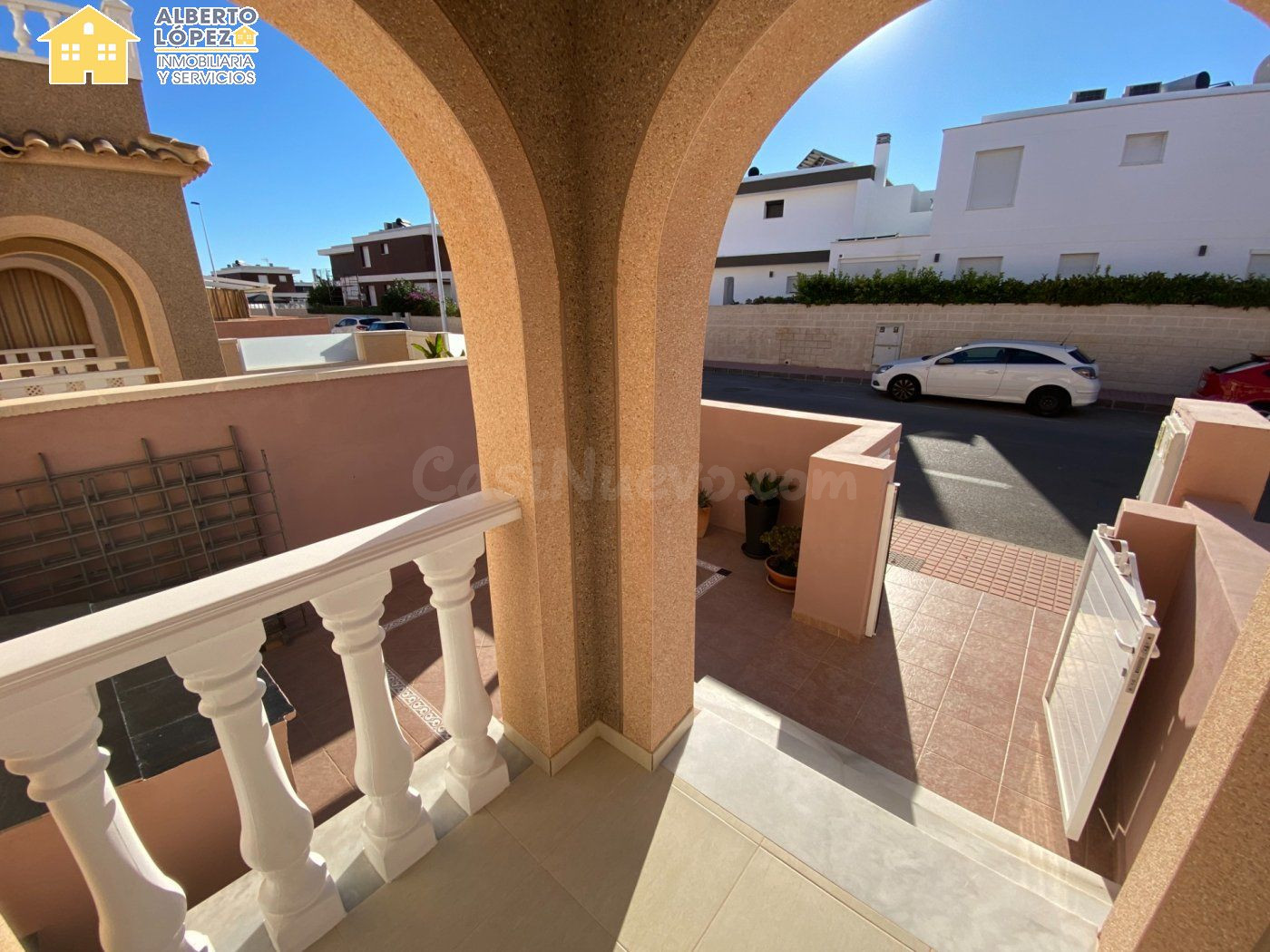 Bungalow en alquiler con terraza y solárium en Gran Alacant - foto 5