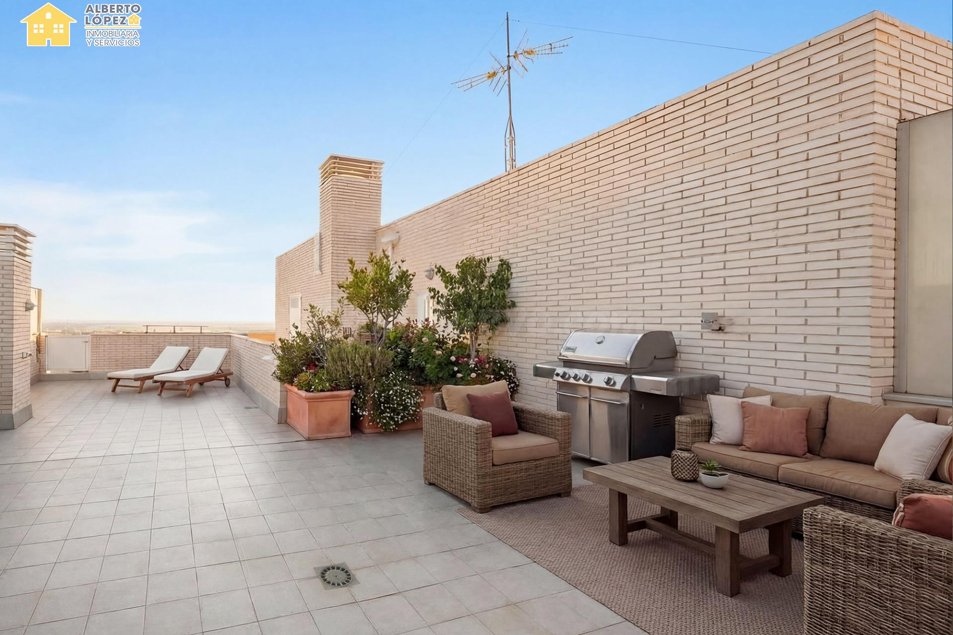 Ático con terraza de uso privado y vistas al mar definitivas - foto 3
