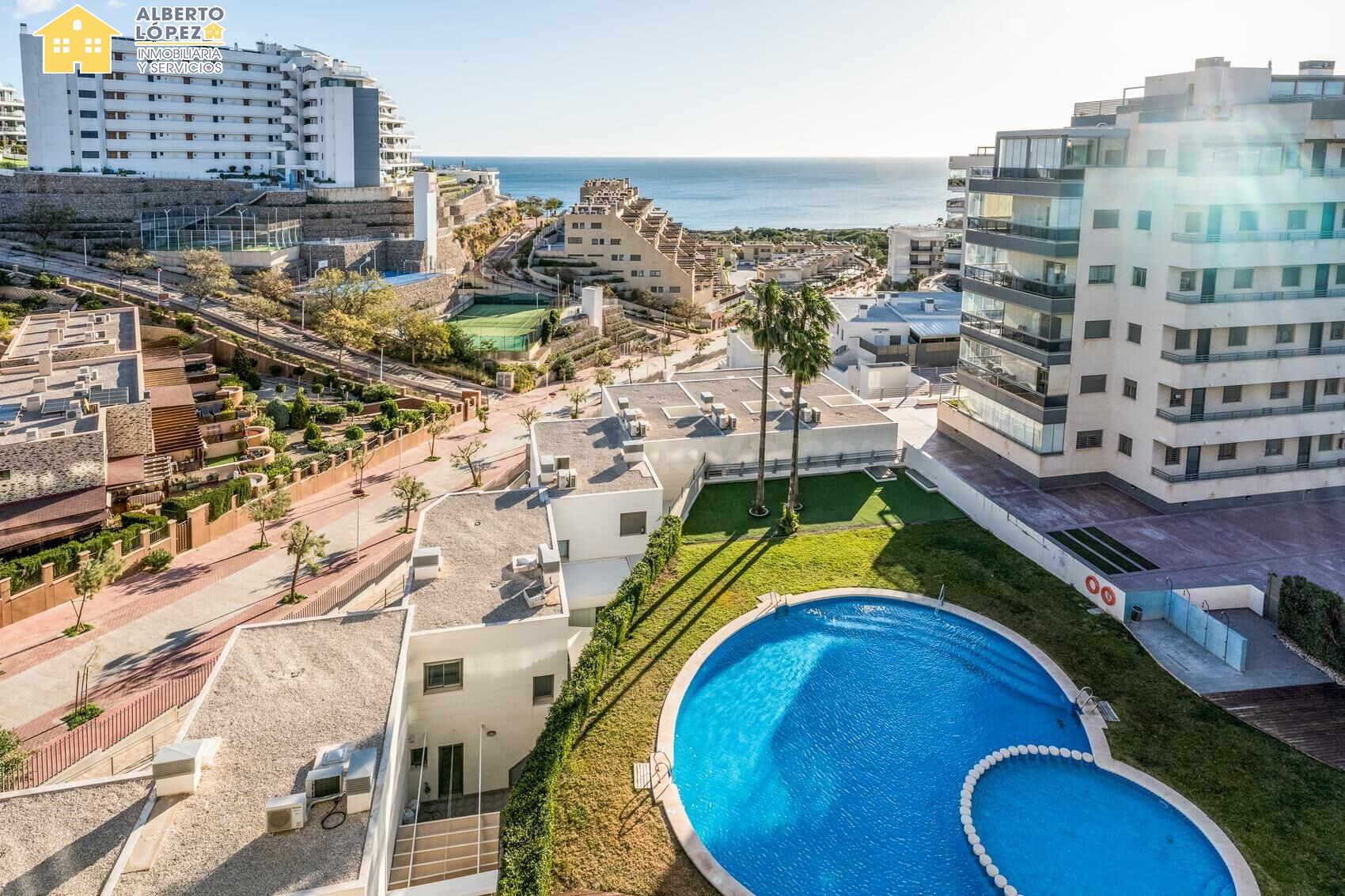 Ático con terraza de uso privado y vistas al mar definitivas - foto 4