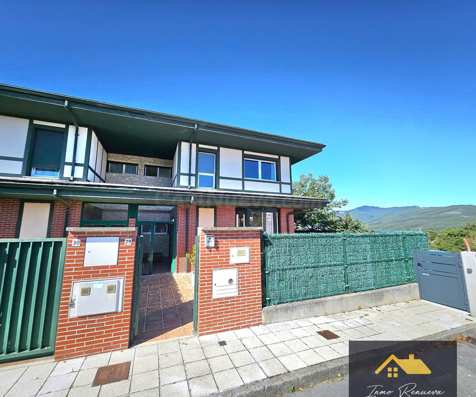 Se vende Estupendo Chalet con piscinas comunitarias en Sámano, Castro Urdiales - foto 2