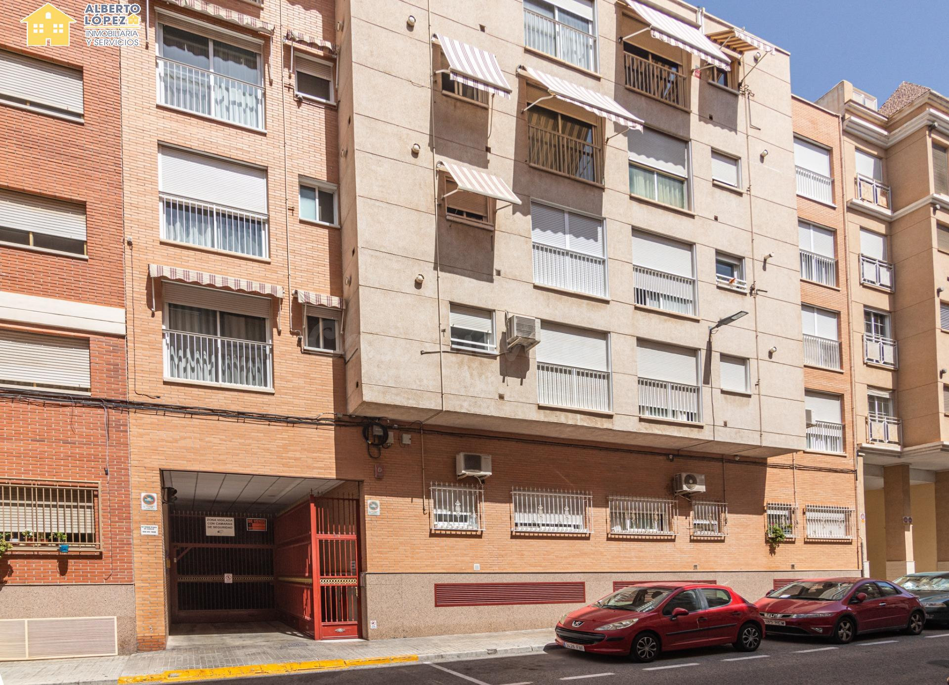 Venta vivienda VPO con plaza de garaje en Elche ciudad.