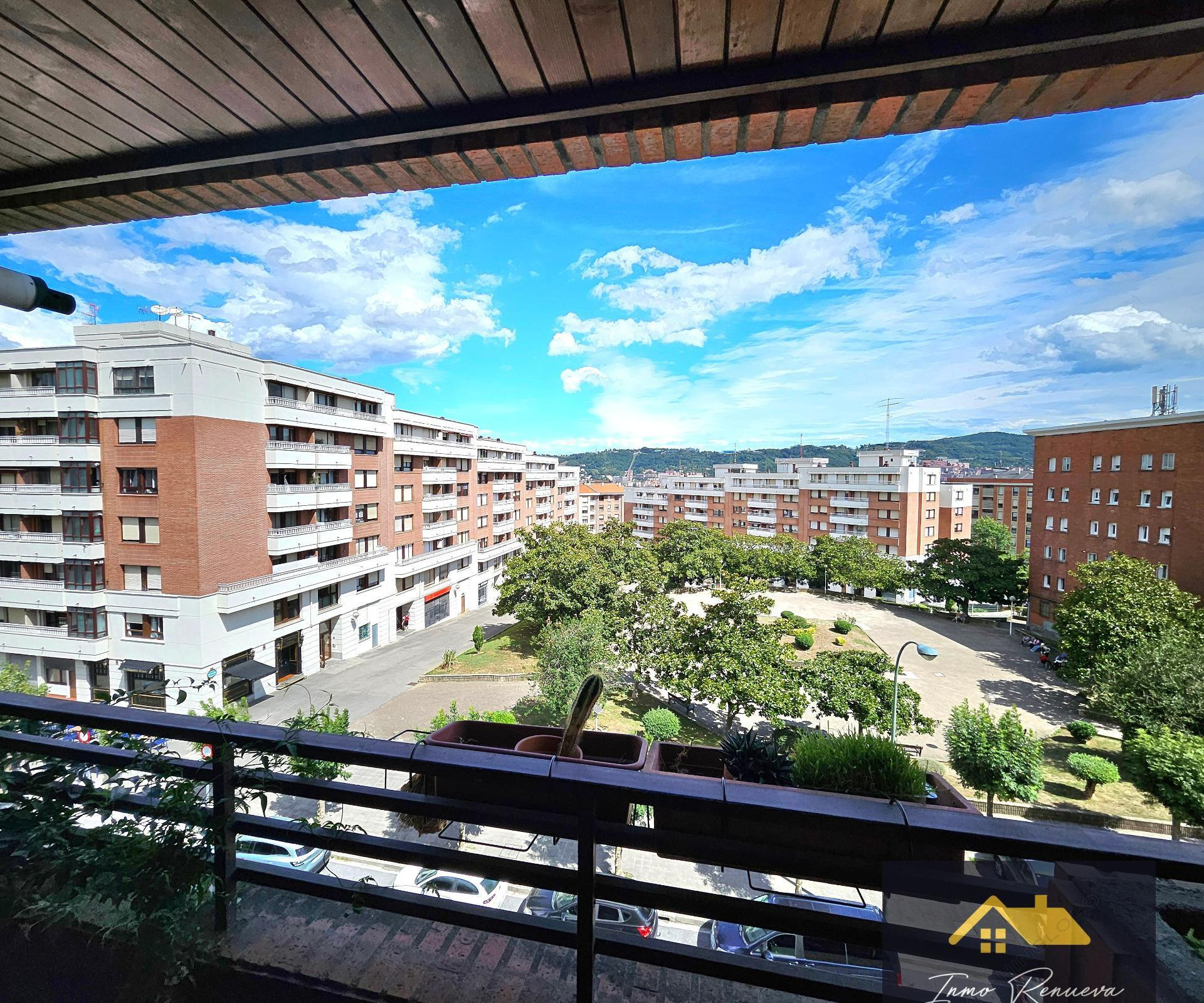 Se vende piso de 4 habitaciones en Avda San Adrián de Bilbao