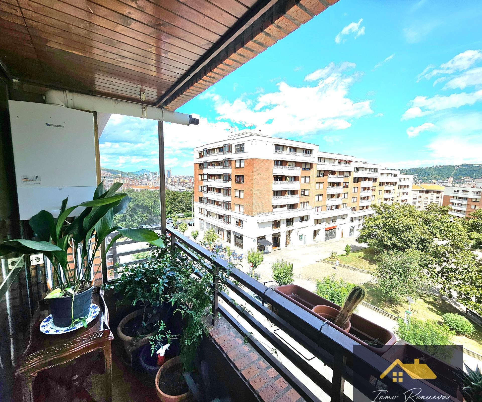 Se vende piso de 4 habitaciones en Avda San Adrián de Bilbao - foto 3