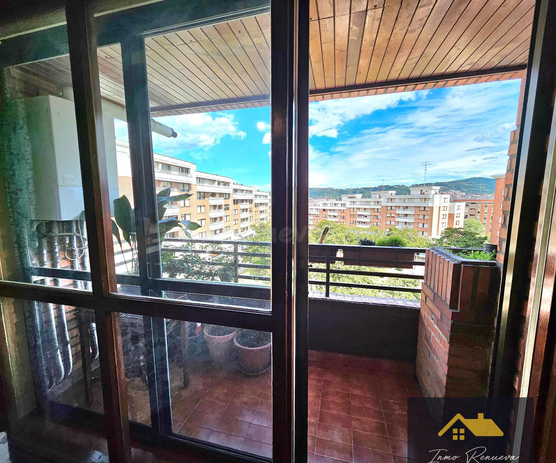 Se vende piso de 4 habitaciones en Avda San Adrián de Bilbao - foto 5