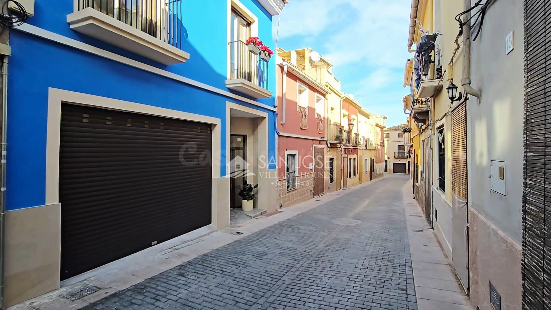 SE VENDE CASA DE OBRA NUEVA CON GARAJE DOBLE Y ACABADOS DE P