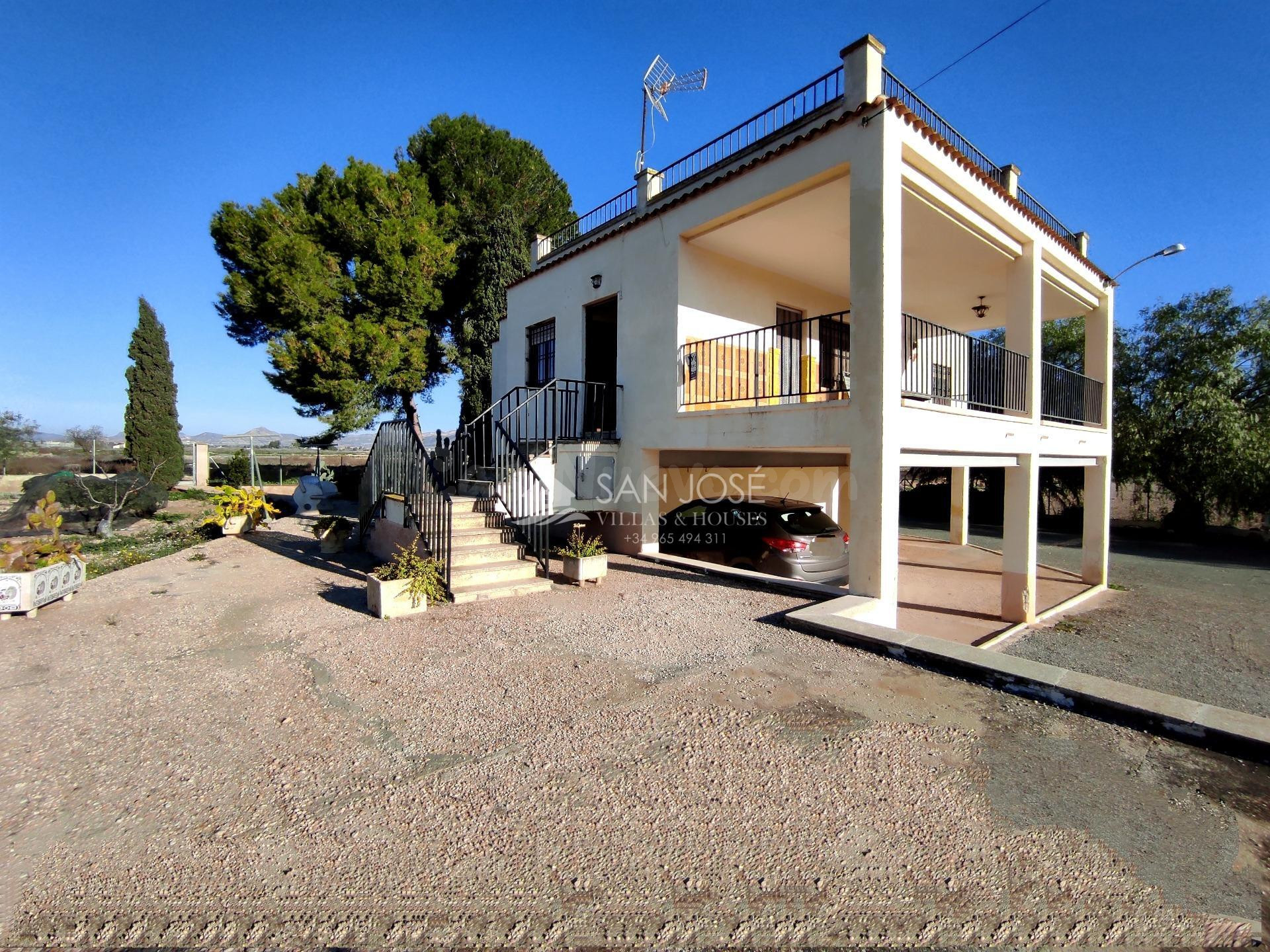 SE VENDE FINCA CON CHALET, PISCINA Y PARCELA DE 58000M2