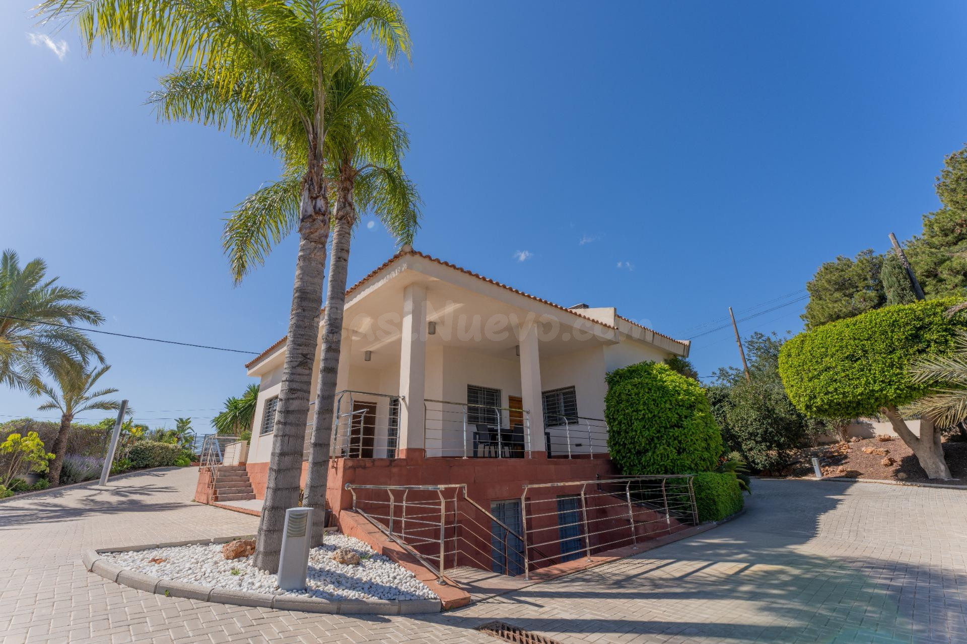 FANTASTICA VILLA DE 500 m2 CONSTRUIDOS PEÑA DE LAS AGUILAS SUELO URBANO