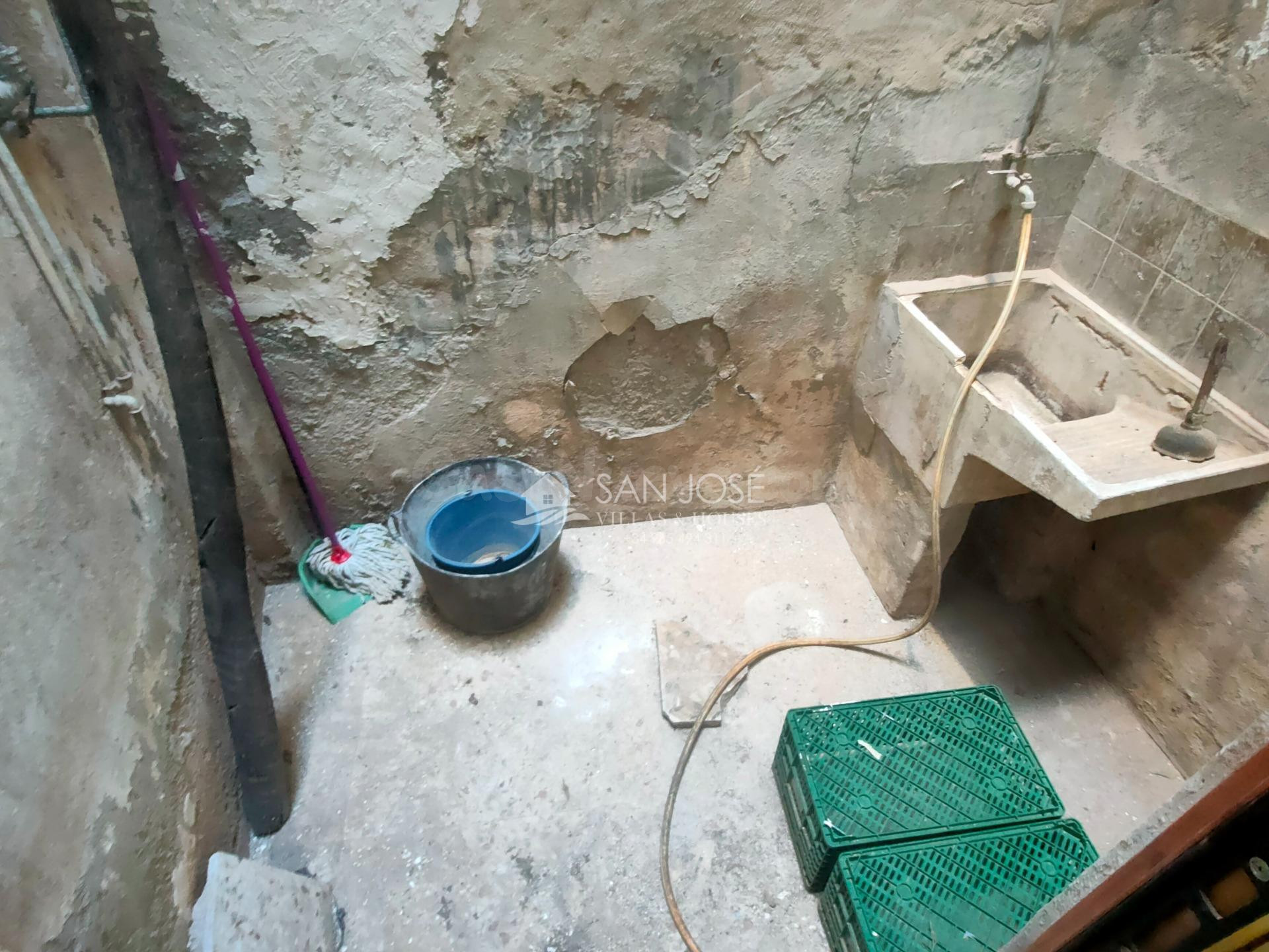 SE VENDE LOCAL COMERCIAL CON AGUA Y LUZ EN ASPE - foto 3