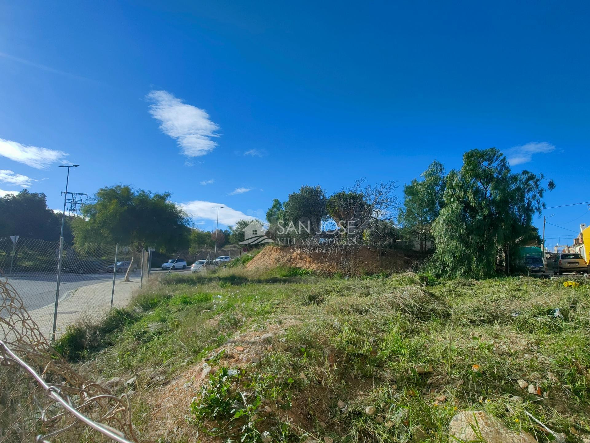 SE VENDE SOLAR URBANO AL LADO DE COLEGIOS E INSTITUTOS EN AS - foto 4
