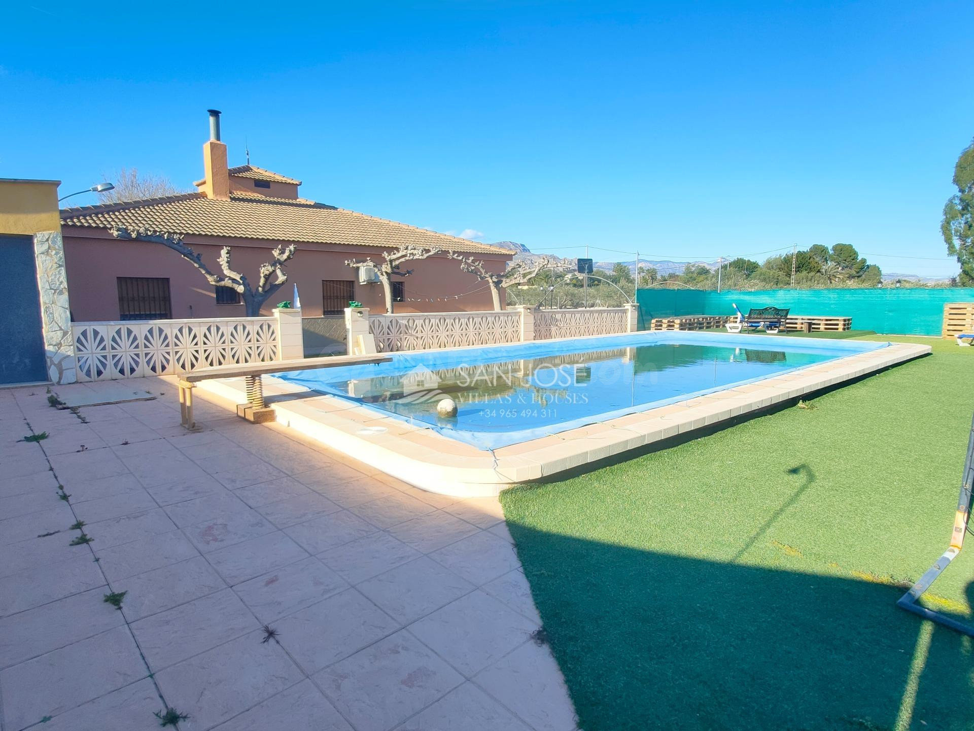 SE VENDE CHALET EN MUY BUEN ESTADO EN NOVELDA ZONA CAMPET