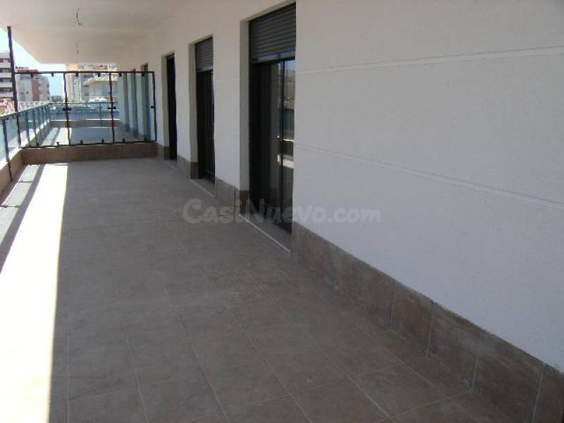 ¡Tu Hogar Ideal en Elche! Moderno Piso con Amplia Terraza y  - foto 4
