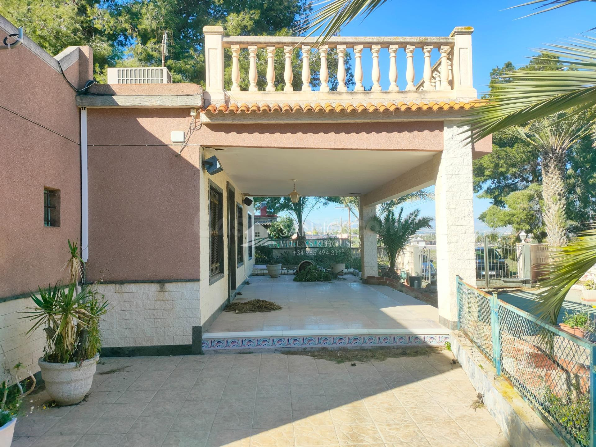 SE VENDE CHALET CON NAVE INDUSTRIAL EN BUENA ZONA DE ASPE
