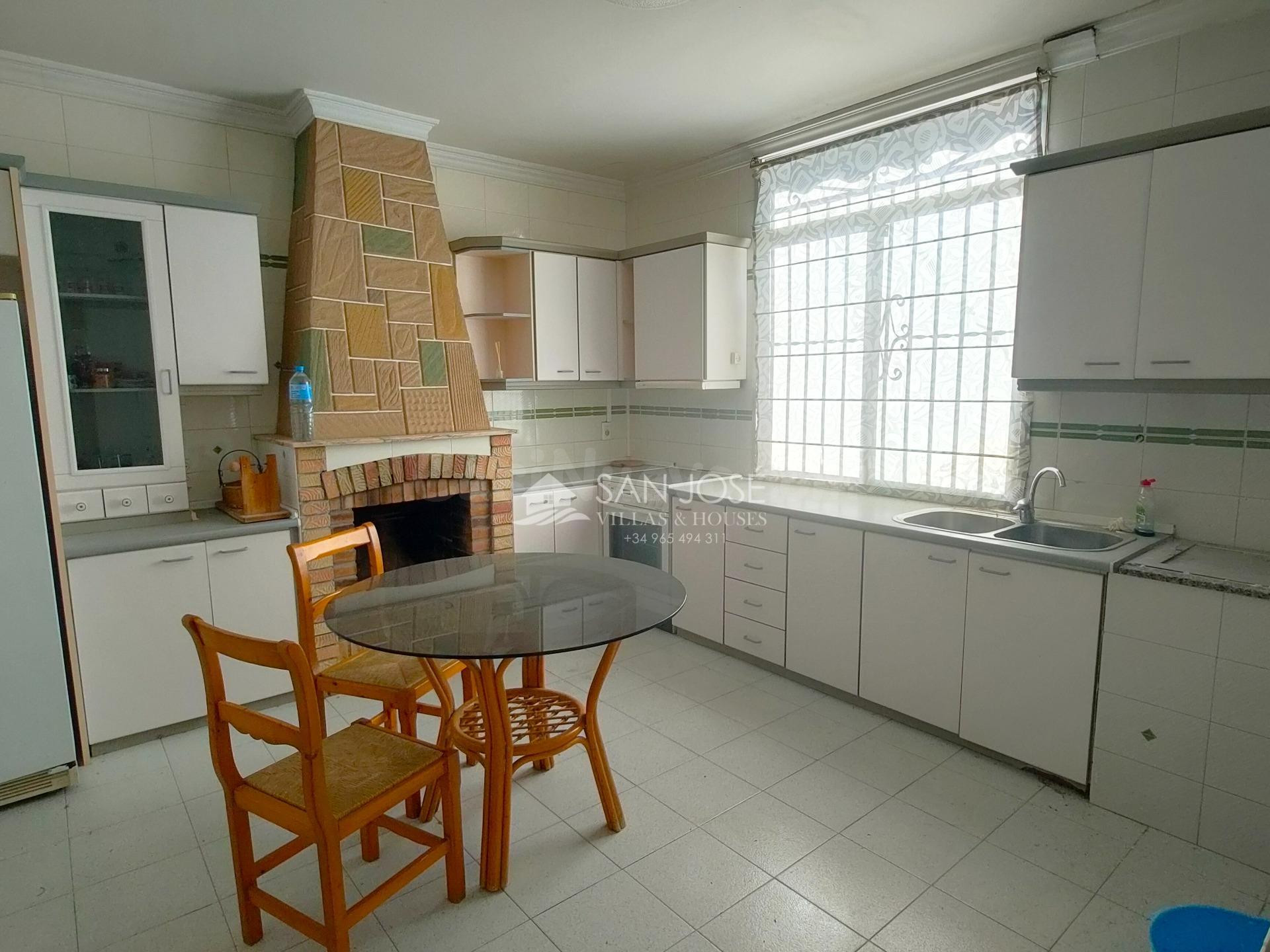 SE VENDE CHALET CON NAVE INDUSTRIAL EN BUENA ZONA DE ASPE - foto 3