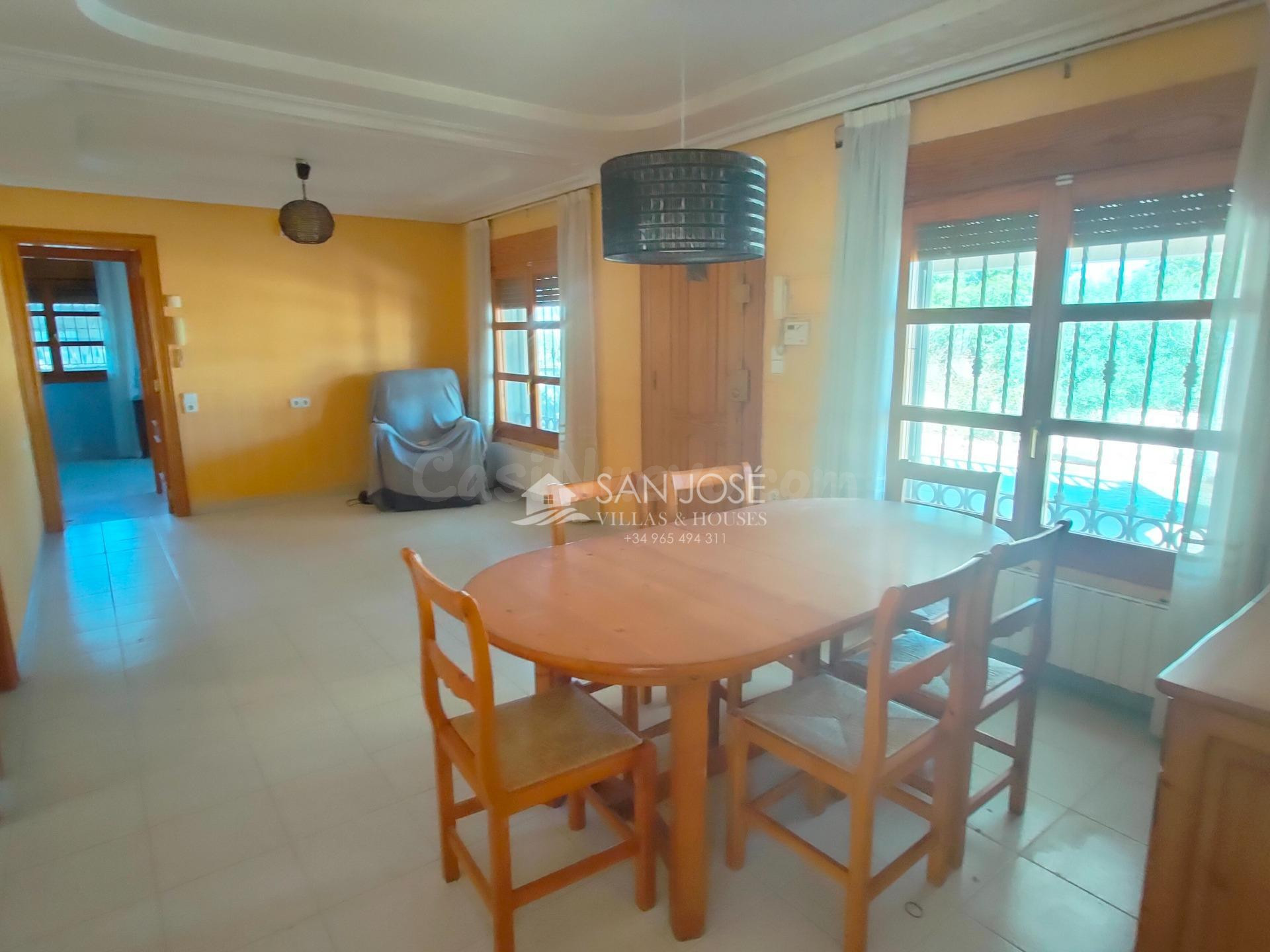 SE VENDE CHALET CON NAVE INDUSTRIAL EN BUENA ZONA DE ASPE - foto 4