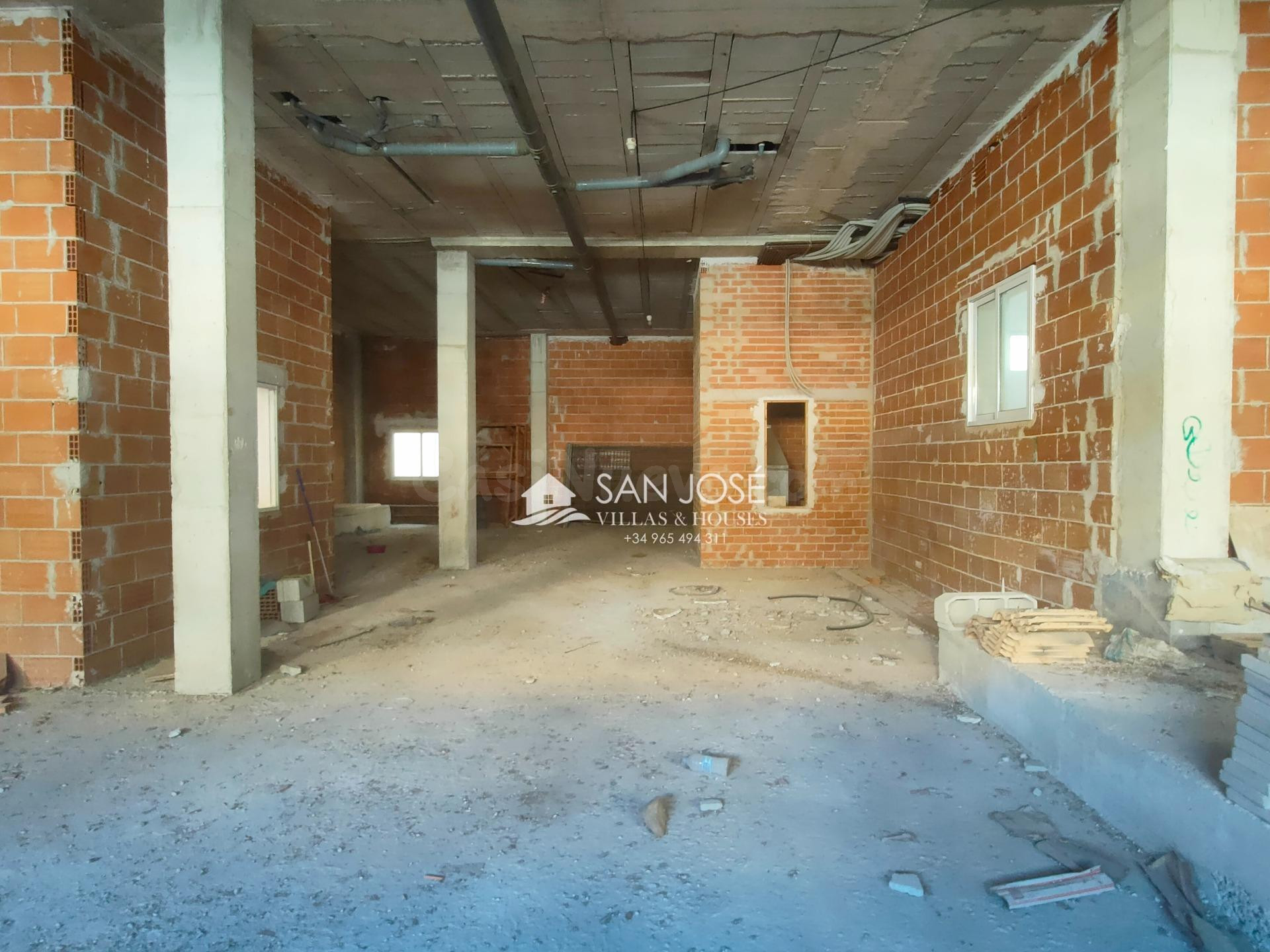 SE VENDE LOCAL COMERCIAL EN ESTADO DE OBRA EN ASPE ZONA DE L - foto 2