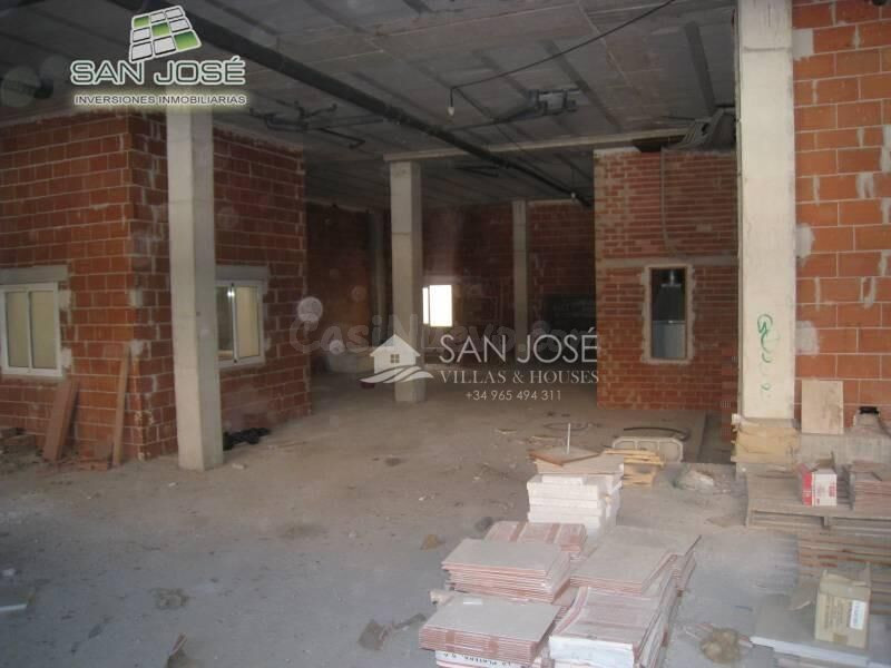 SE VENDE LOCAL COMERCIAL EN ESTADO DE OBRA EN ASPE ZONA DE L - foto 3