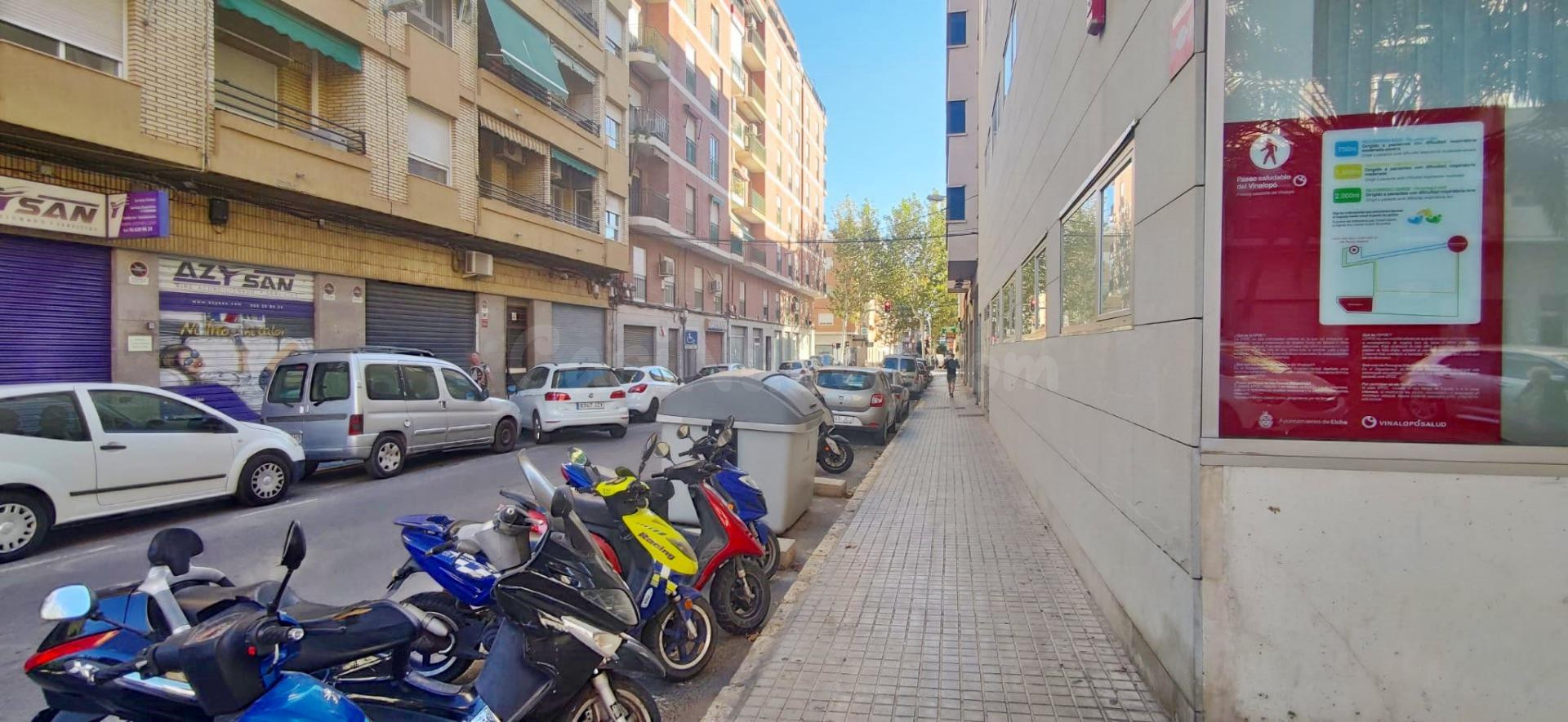 LOCAL EN VENTA EN ZONA DE PASO, FRENTE CENTRO DE SALUD DOCTO - foto 4