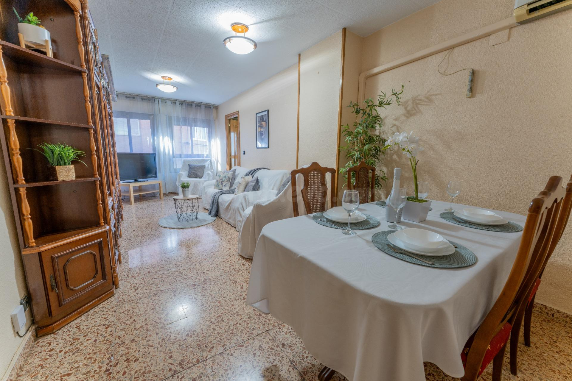 VIVIENDA TODO EXTERIOR DE 3 DORMITORIOS CON GARAJE EN CAROLI - foto 2