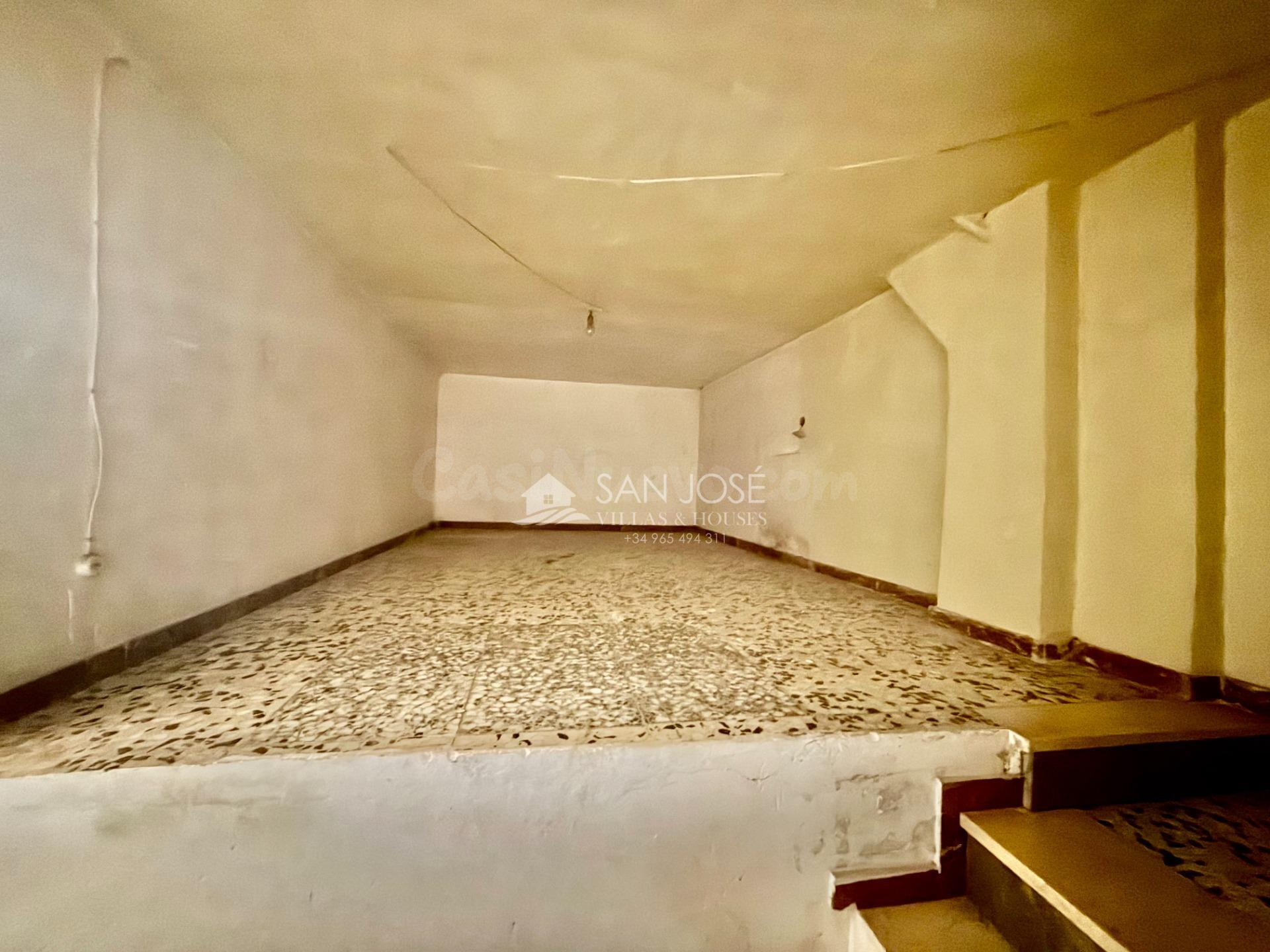 SE VENDE LOCAL COMERCIAL EN NOVELDA CON GARAJE INCORPORADO - foto 4
