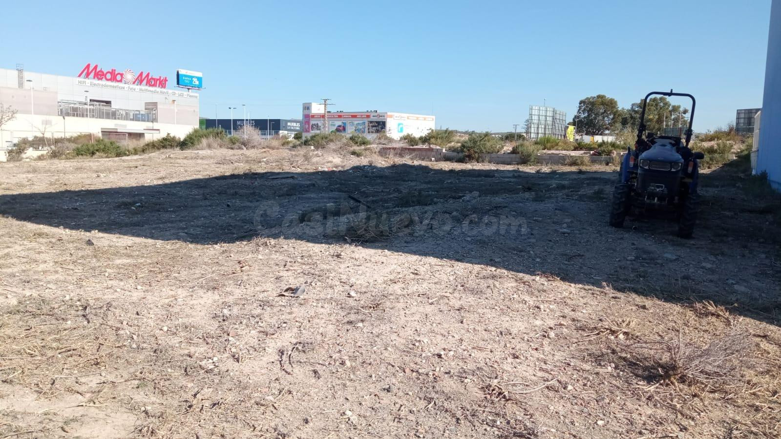 PARCELA CERCA DE MEDIA MARKT