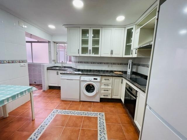 Piso de 4 habitaciones muy cerca de la universidad