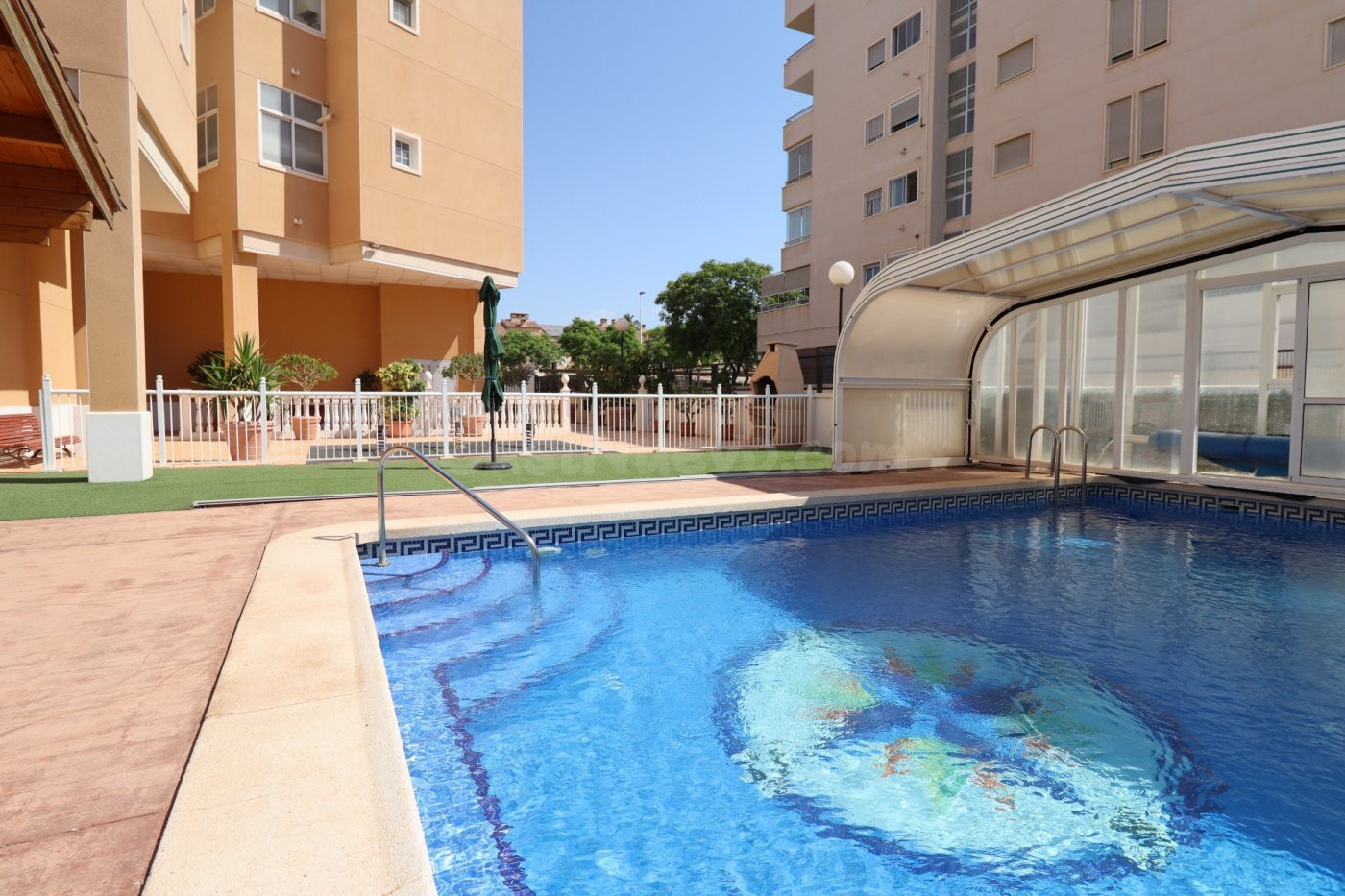 Vive a lo grande vivienda de 4 habitaciones- 3 Garajes -Tras