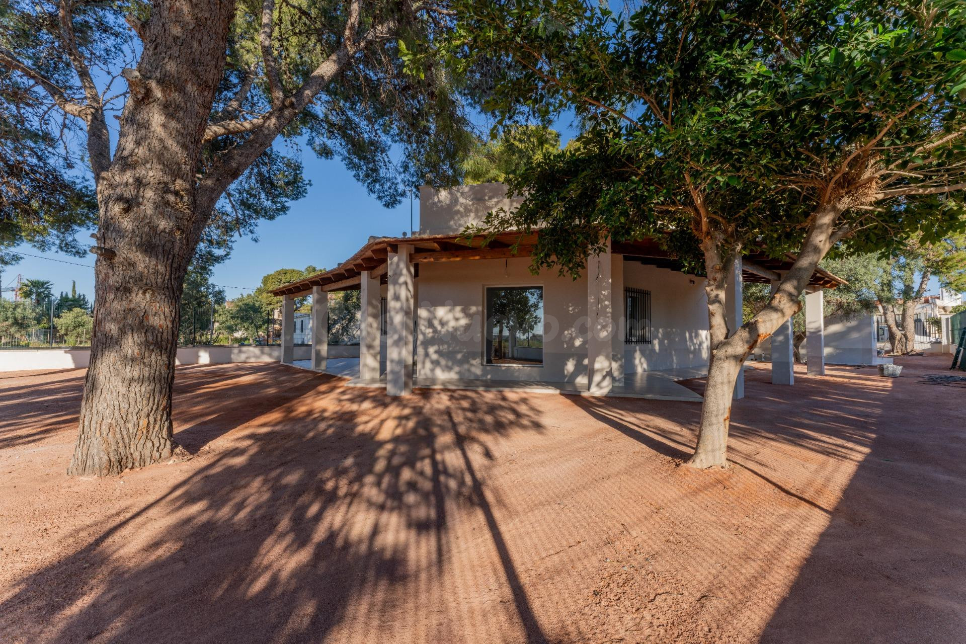 ¡Oportunidad única a ESTRENAR! Chalet en zona privilegiada d