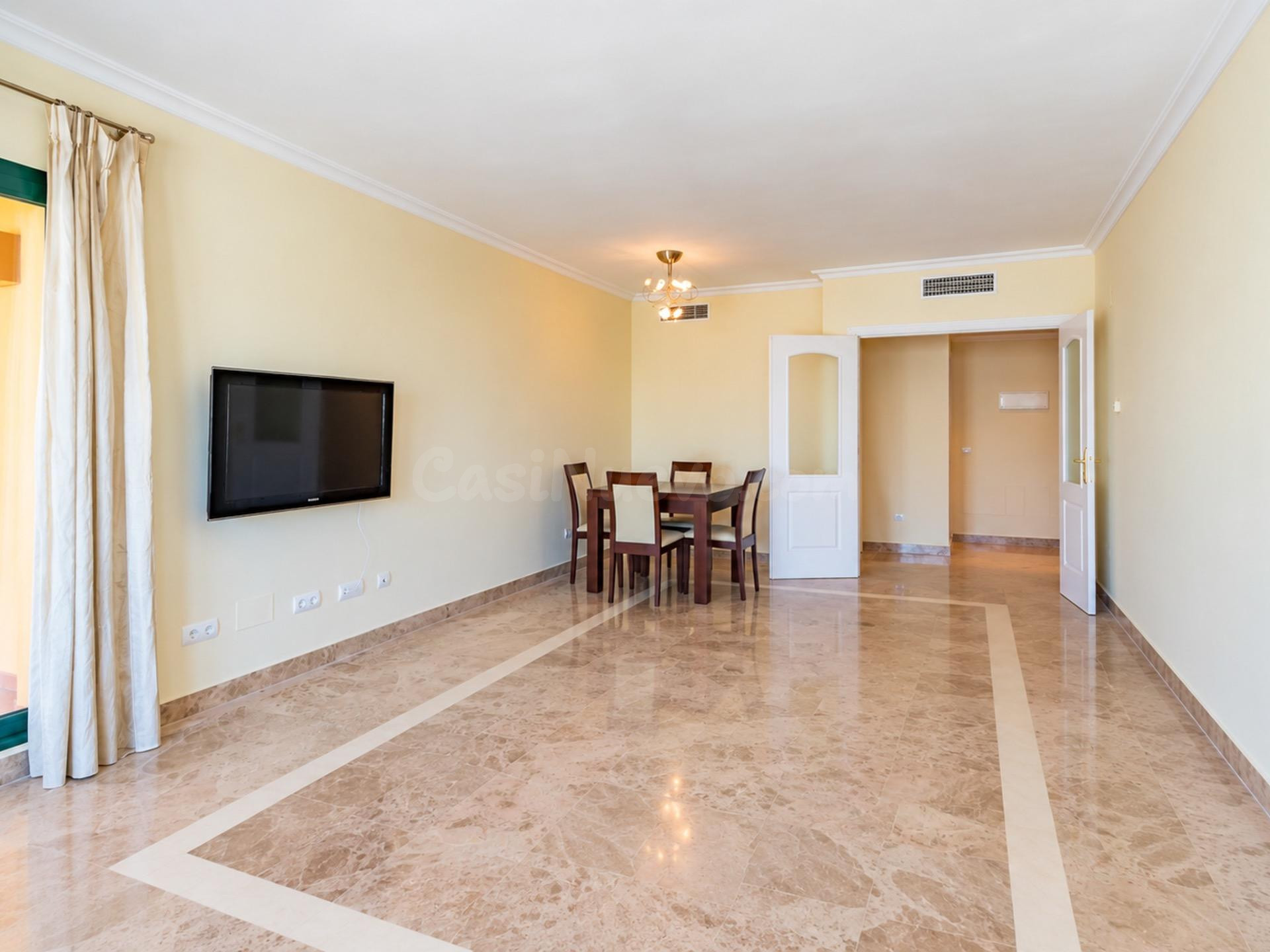 Amplio apartamento de 3 dormitorios en Los Jazmines – Nueva  - foto 5