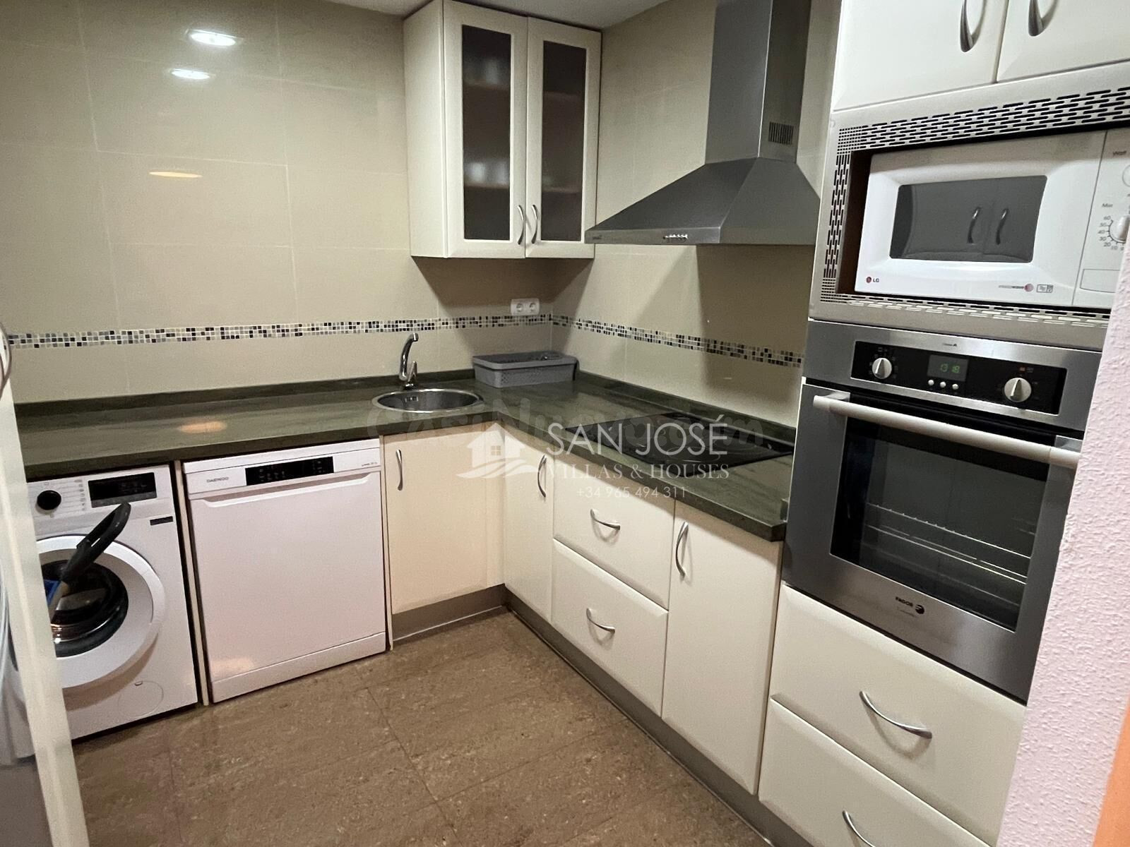 VENTA DE BUNGALOW EN GUARDAMAR DEL SEGURA, URB.LAS VIÑAS - foto 2