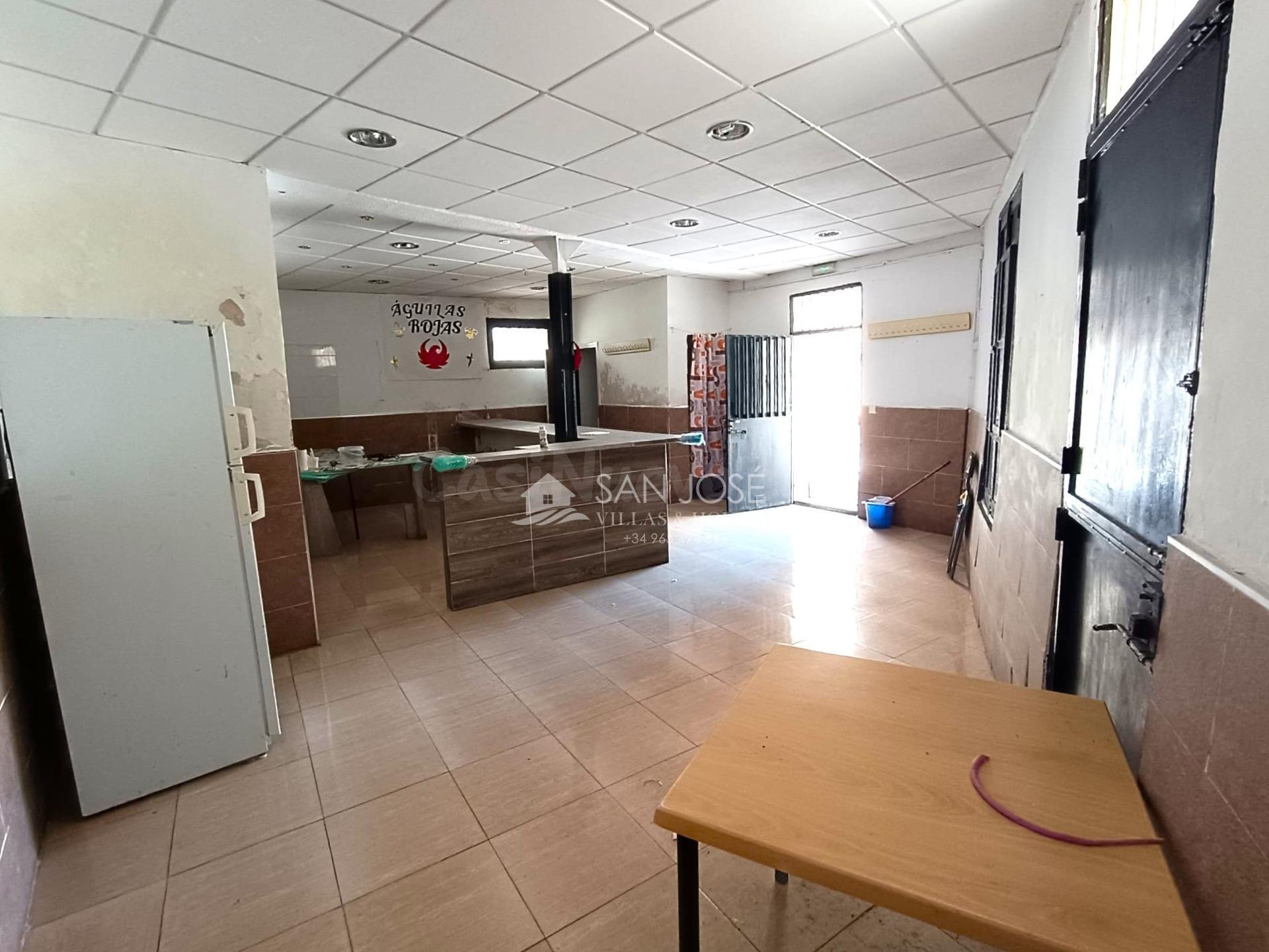 LOCAL COMERCIAL EN ESQUINA EN MONFORTE DEL CID