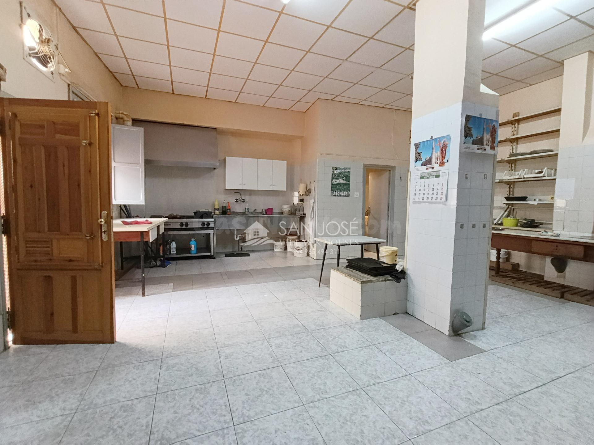 SE VENDE LOCAL COMERCIAL (FUE VIVIENDA) EN NOVELDA