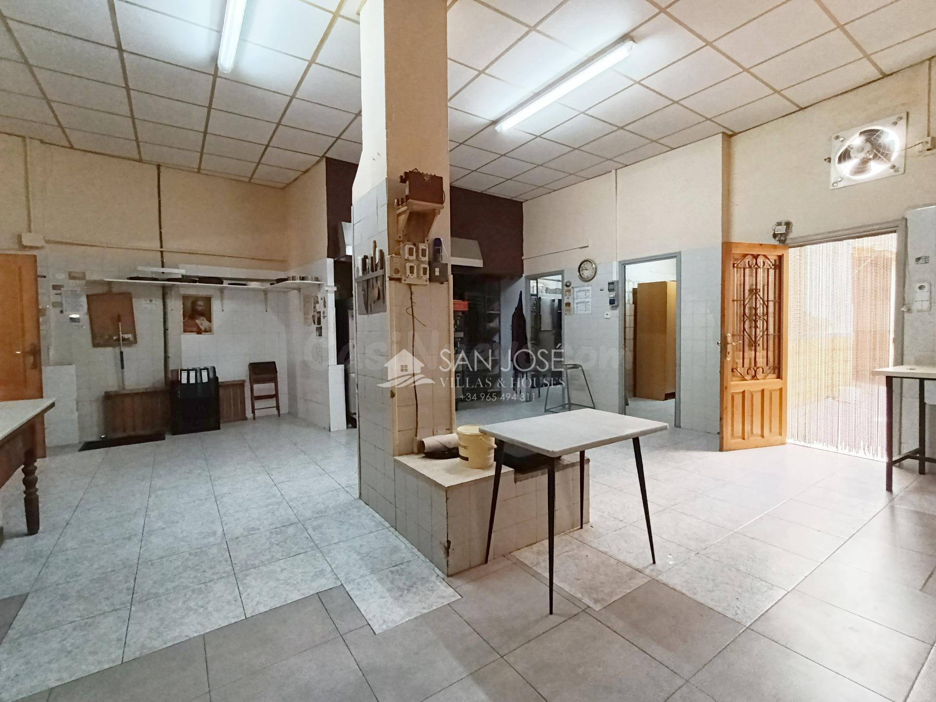 SE VENDE LOCAL COMERCIAL (FUE VIVIENDA) EN NOVELDA - foto 2
